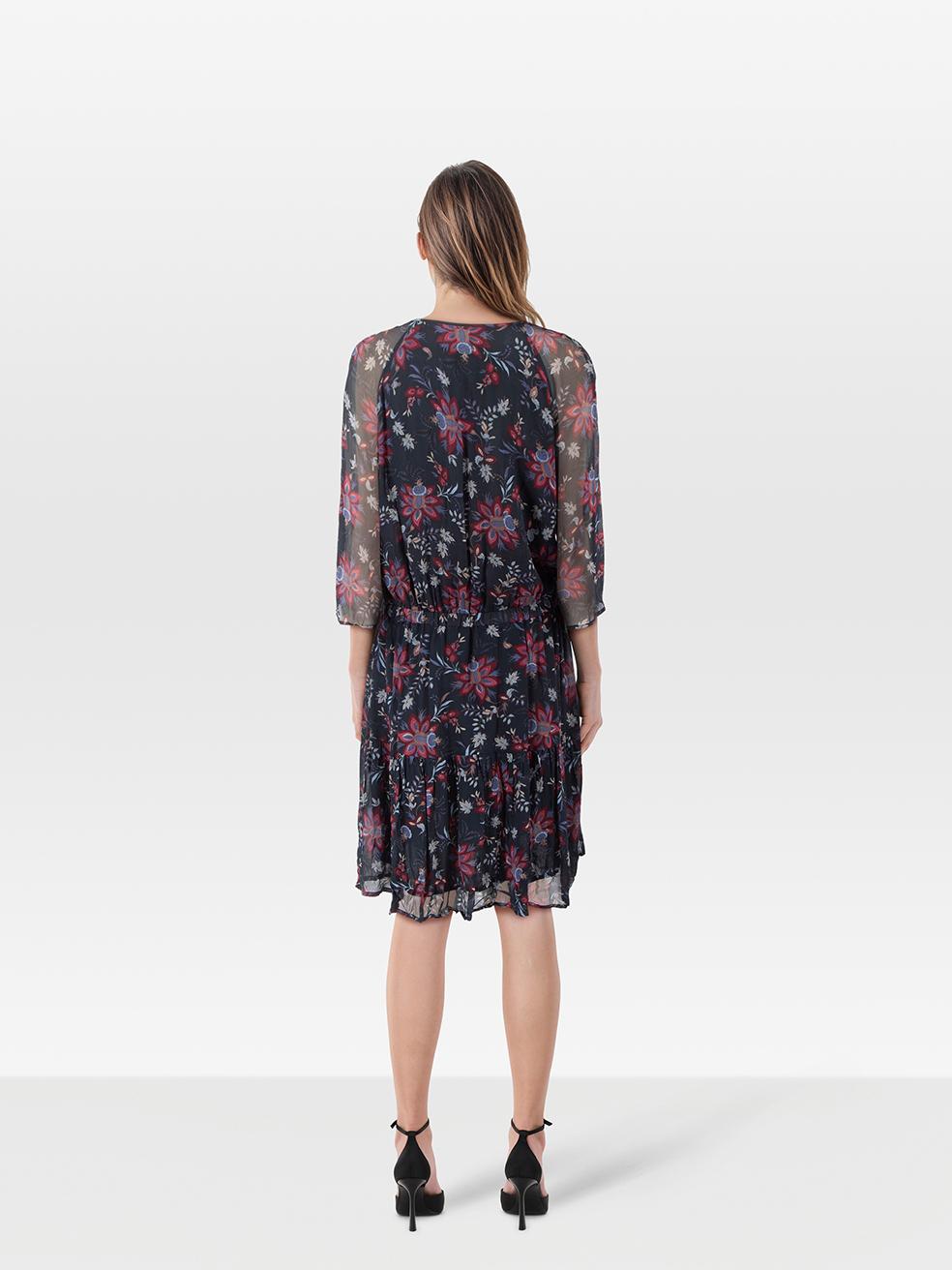 El ESTADO es Muy bueno. Apenas se aprecia desgaste en el vestido de esta prenda de segunda mano de ba&sh designer resale.
 
 Detalles
 
 
 Model No: Billie
 
 Marina
 
 Viscosa
 
 Vestido
 
 Estampado floral
 
 Hasta la rodilla
 
 Mangas largas