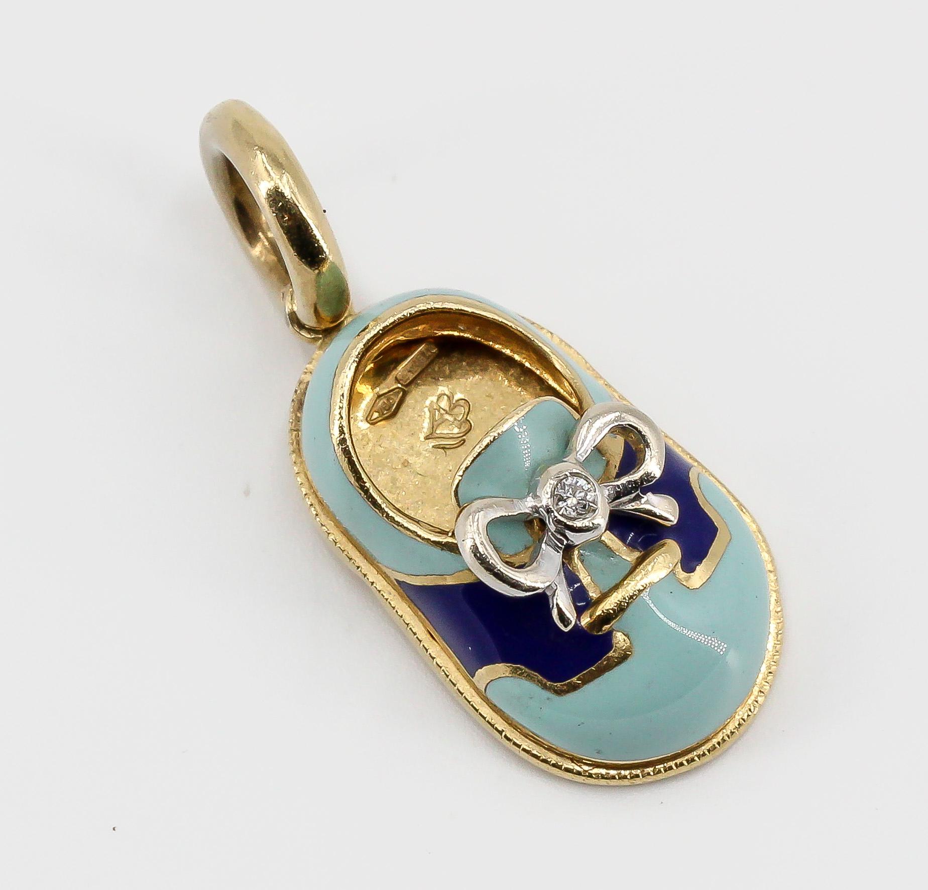 Whimsical diamond, blue enamel and 18K yellow gold baby boy shoe charm by Aaron Basha. Features two shades of blue with one single high grade round brilliant cut diamond over a gold setting.

Hallmarks: Aaron Basha, maker's mark, 750, Italian