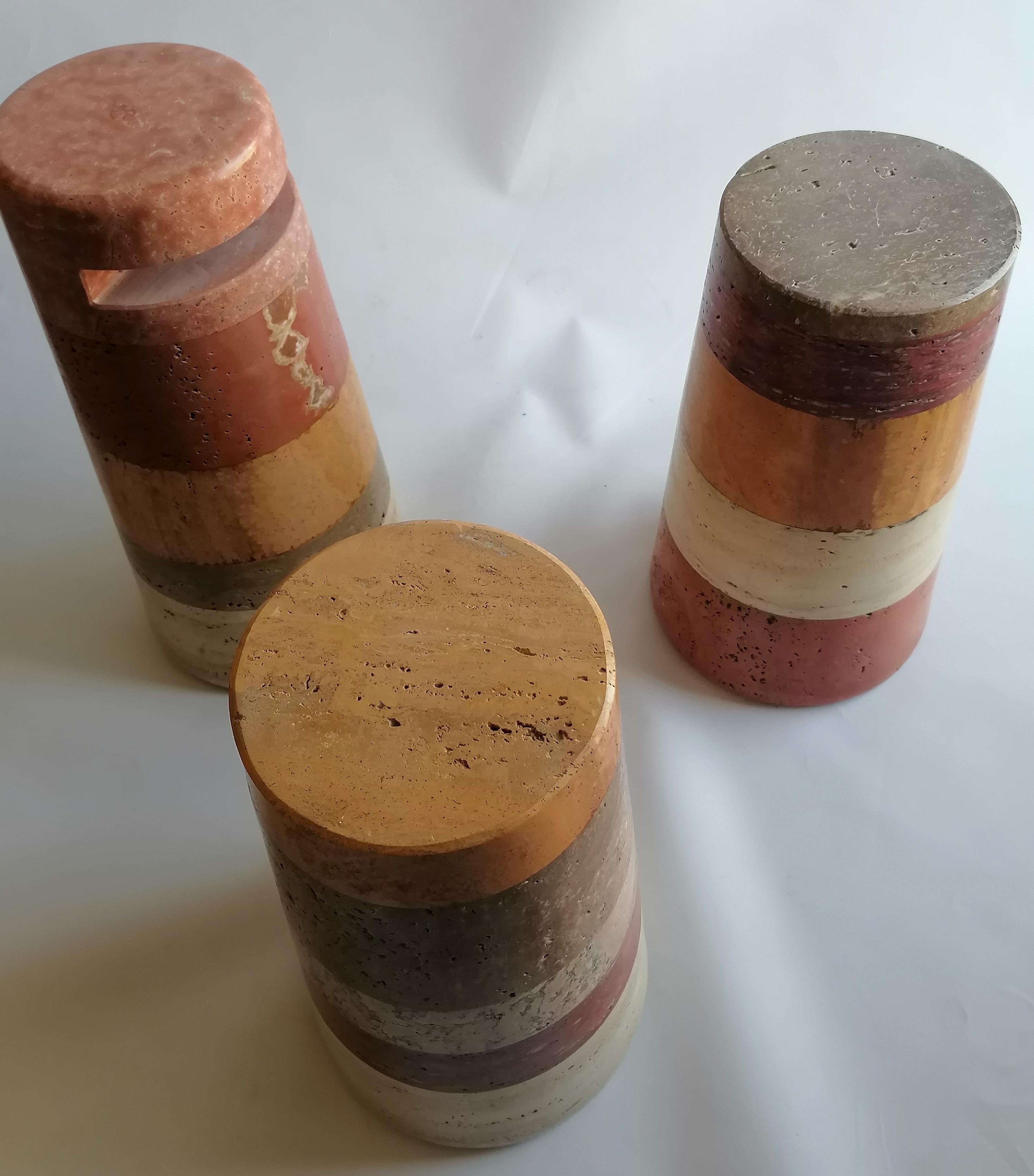 Basi tavolo basso original in travertini vari colore -made in Italy Bon état - En vente à Tarquinia, IT