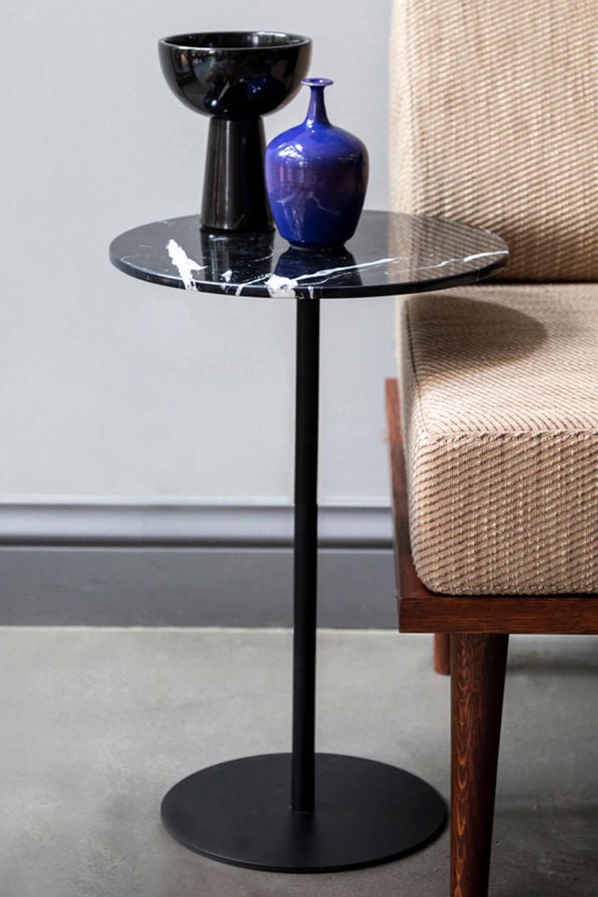 Elegant and simple basic side table with its refined marble top...Combining marble, brass, chrome and metal, which always stands out in lagu's material selection, the BASIC series stands out with its one-to-one harmony with other collections.