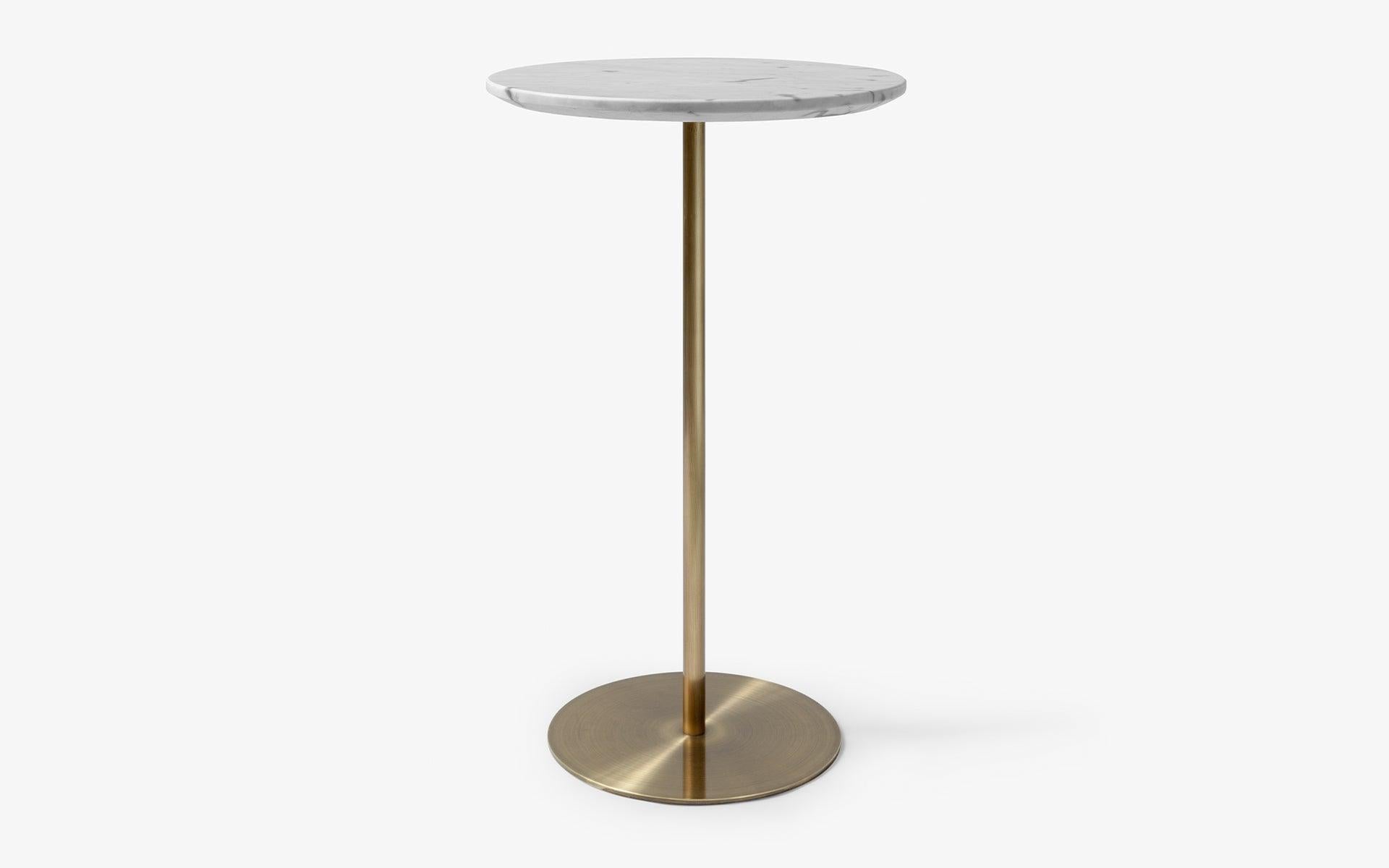 Basic Brass Plated Metal & Carrara White Marble Side Table (Small) In New Condition For Sale In İSTANBUL, TR