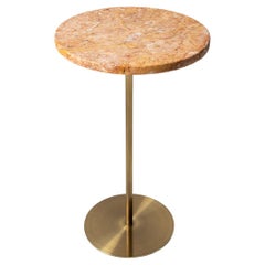 Mesa auxiliar Basic de metal revestido de latón y mármol travertino dorado 'Grande