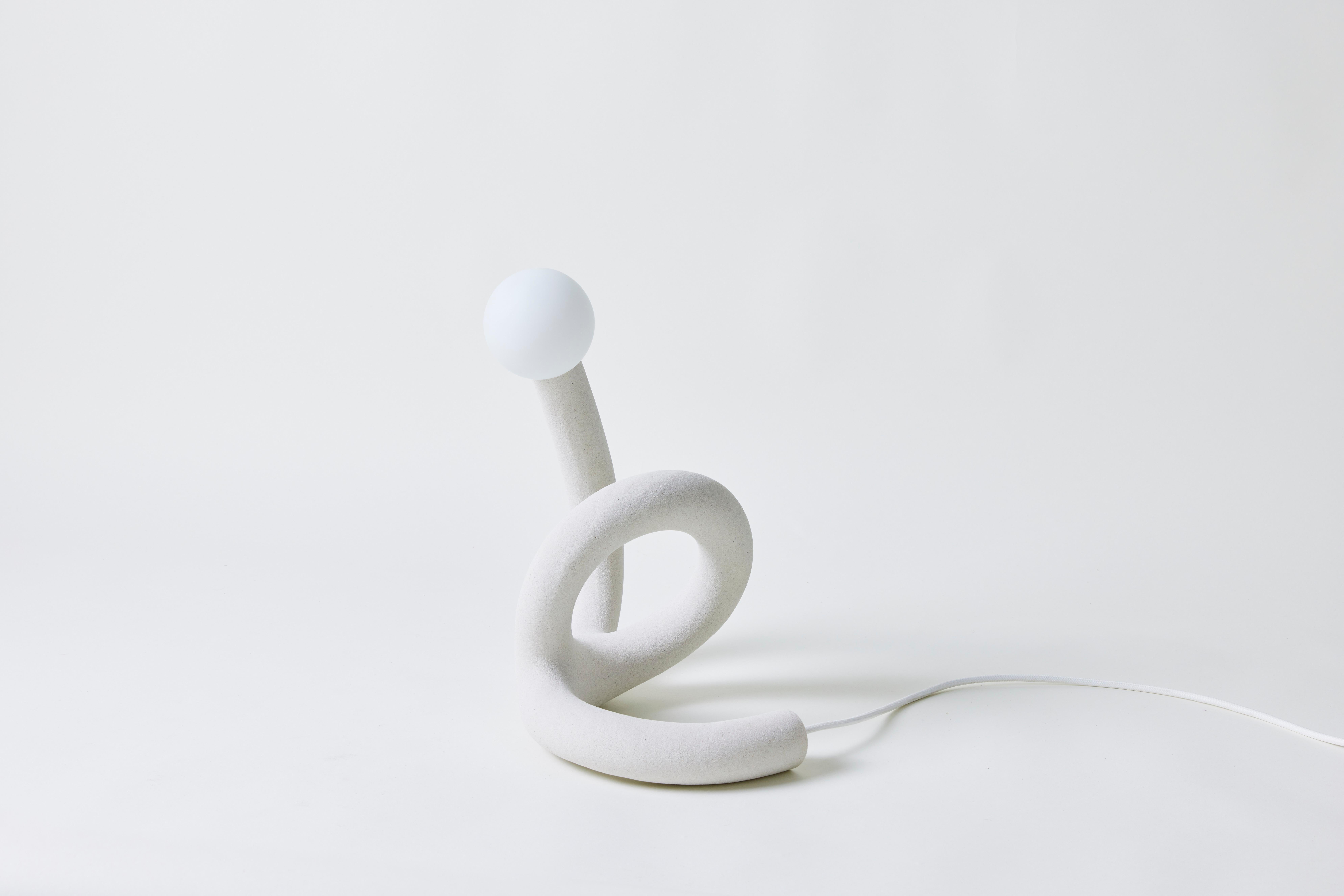 Basic Knot Variations 5 Desk Light by Hot Wire Extensions
Dimensions: D 31 x W 28 x H 38 cm 
Materials: Waste nylon powder, natural white marble sand, copper pipe, hand-blown glass bulbs, natural cotton electrical cord.
3 kg

Different sands and