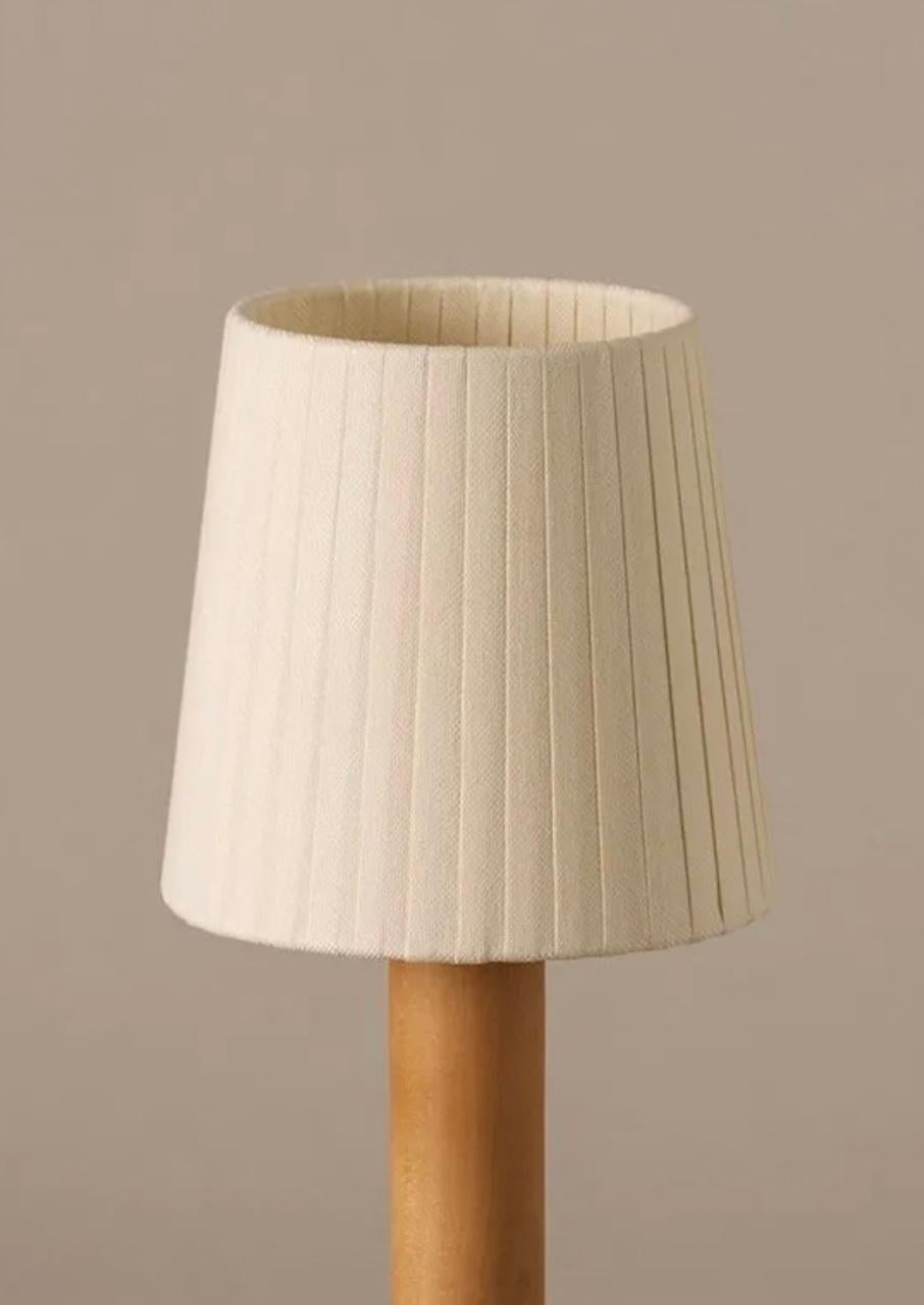 basica minima table lamp