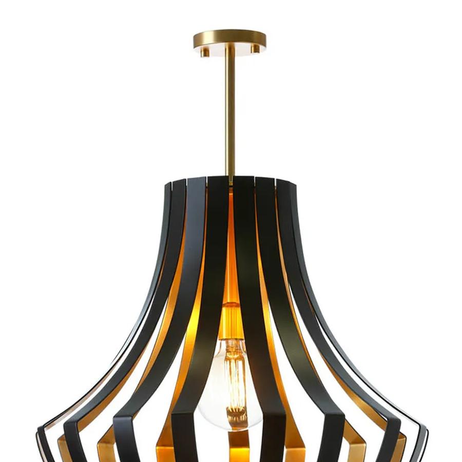 Suspension Basie with structure in solid brass.
Inside of the structure in matte gold finish. With
1 bulb, lamp holder type E27, max 40 Watts. Bulb
not included.