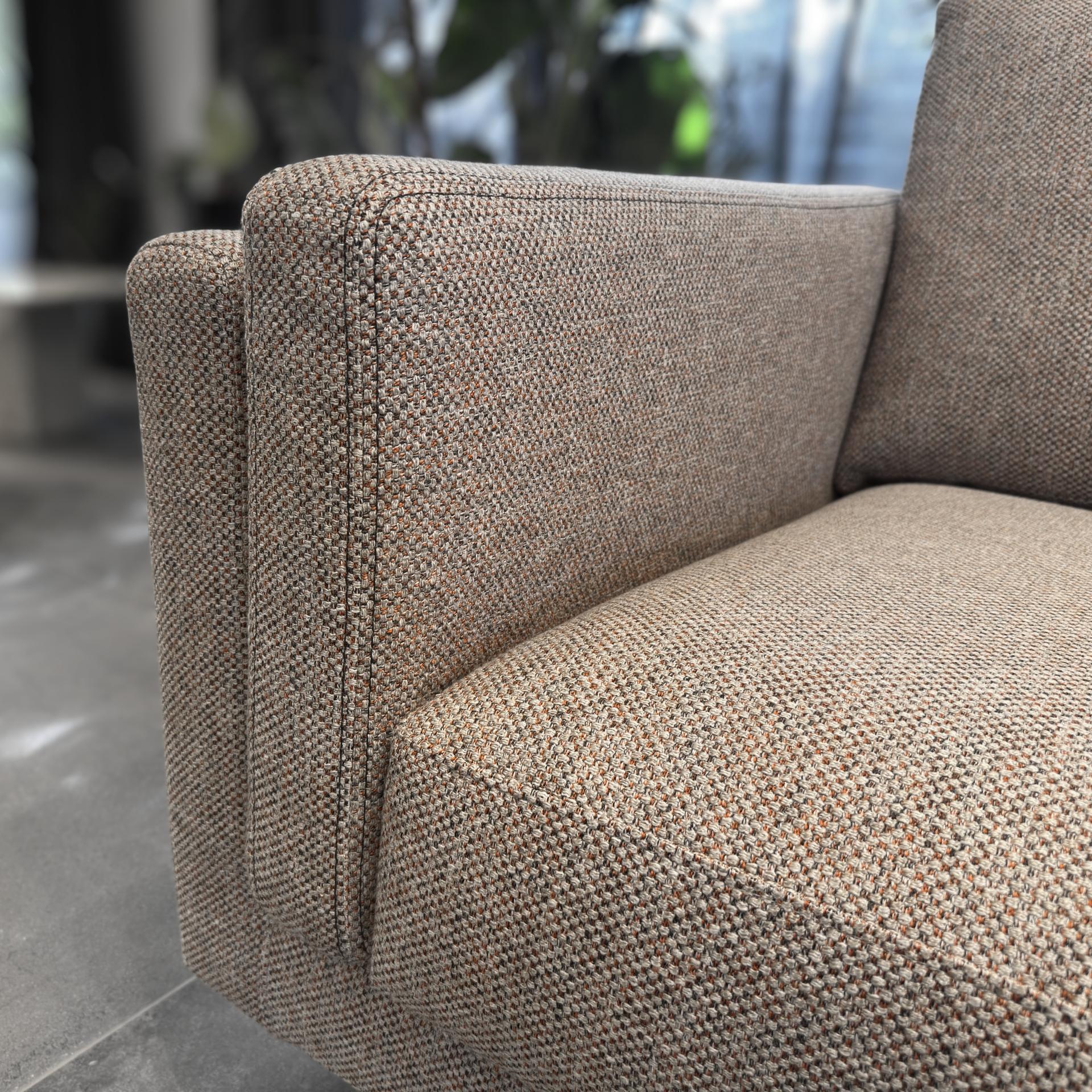 Divano angolare Basile con pouf, tessuto in lino e cotone, piedi in Oak in vendita 2