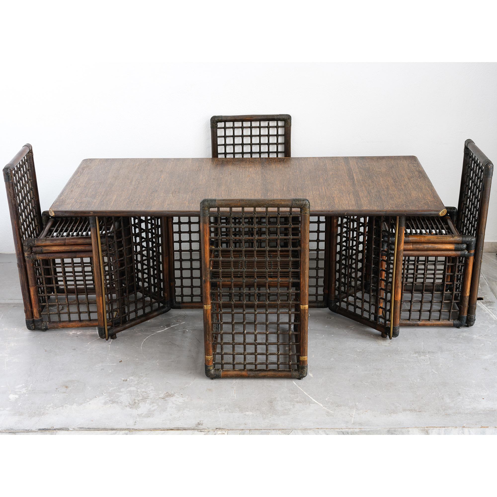 L'iconique ensemble de salle à manger Basilan 1 conçu par Afra & Tobia Scarpa en 1974 pour B&B Italia - sous la division de Compagnia dells Filippine.
Afra &Tobia Scarpa ont lancé le projet de conception dans le but d'étendre les dimensions