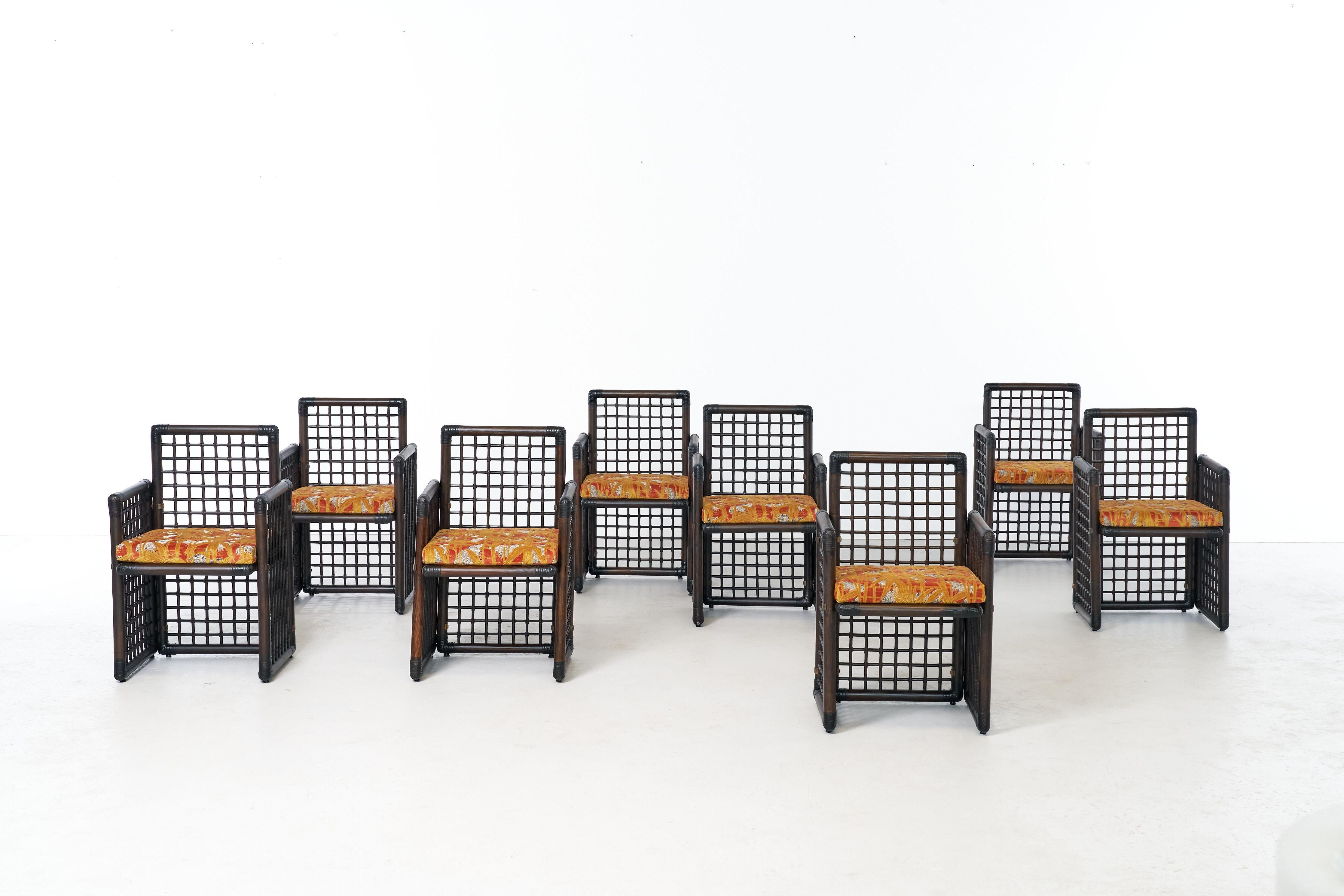 Sillas de comedor de Afra & Tobia Scarpa para B&B- División Campagnia delle Filippine. La serie Basilan 1, fabricada por Afra & Tobia Scarpa para B&B Italia en 1975, es un ejemplo de la artesanía y el diseño italianos. Con paneles de ratán de varios