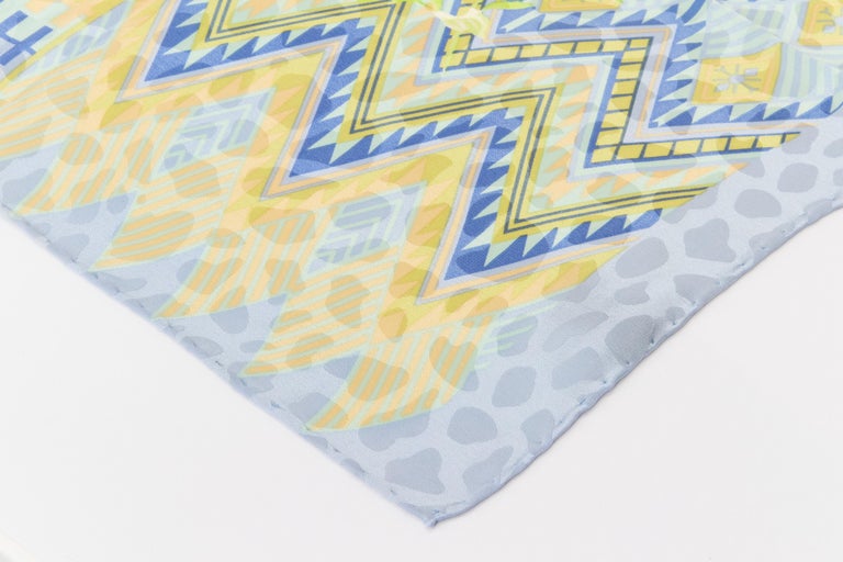 Sciarpa di seta Basile 80s Blue Peonies in vendita su 1stDibs