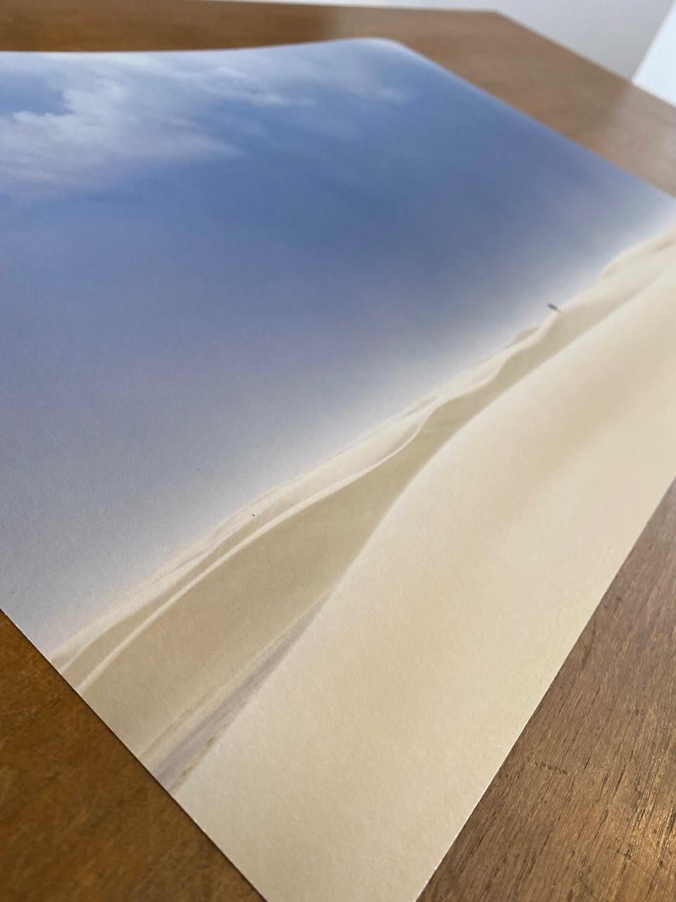 L'égaré (Grau), Landscape Photograph, von Basile Ducourneau