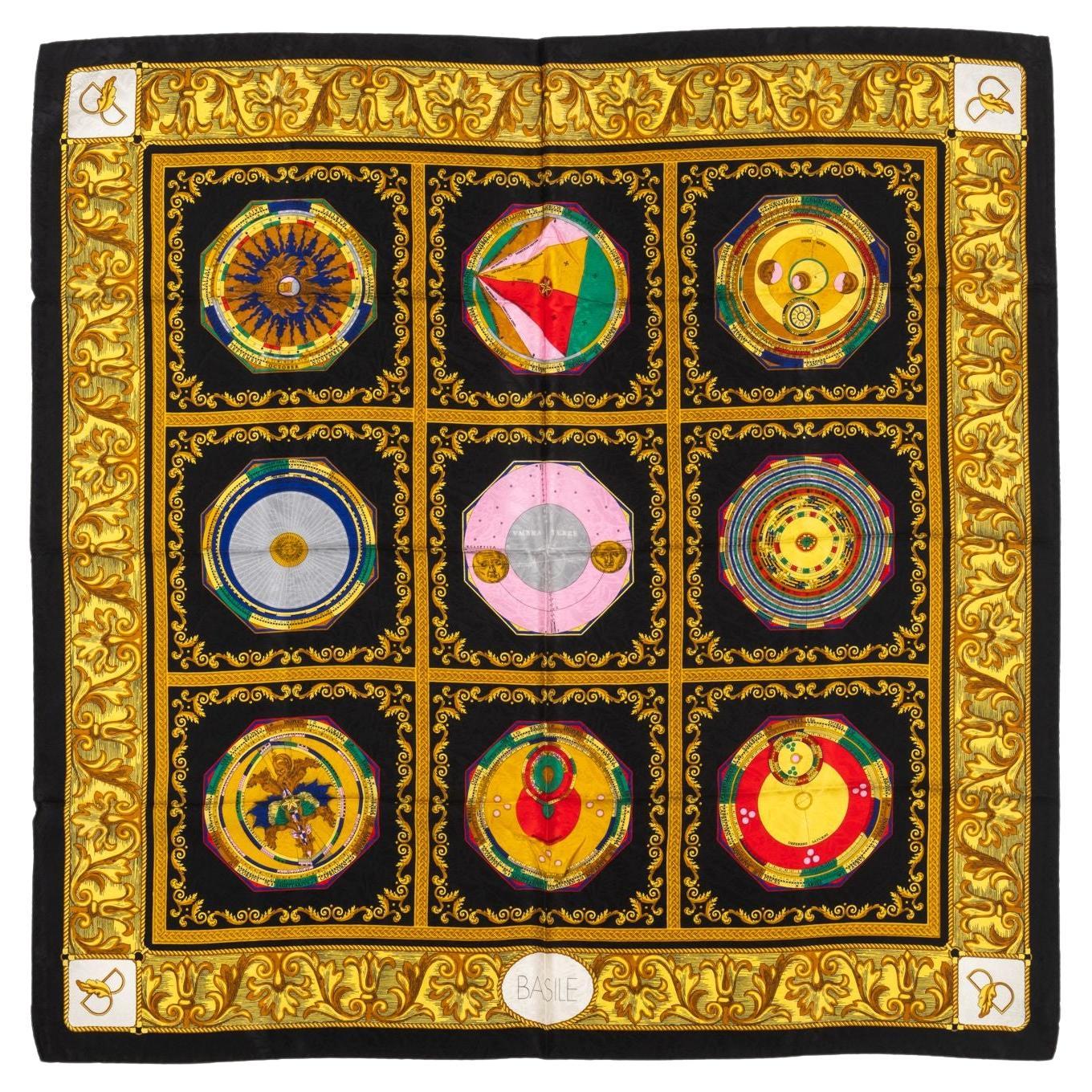 Foulard en soie noire à médaillons de Basile en vente