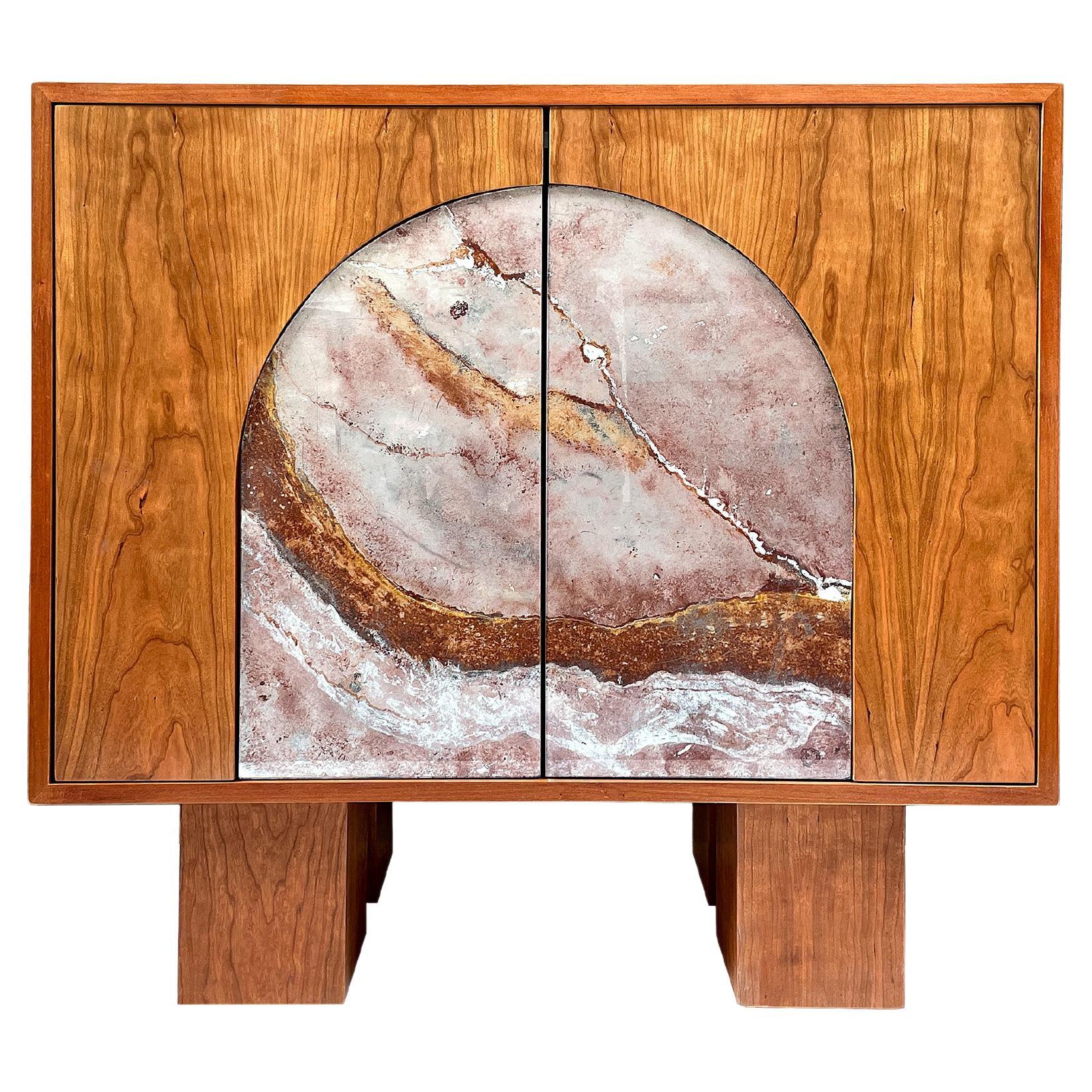 Modernes 2-türiges Sideboard aus Kirschbaumholz und Eglomize'-Spiegel von Ercole Home