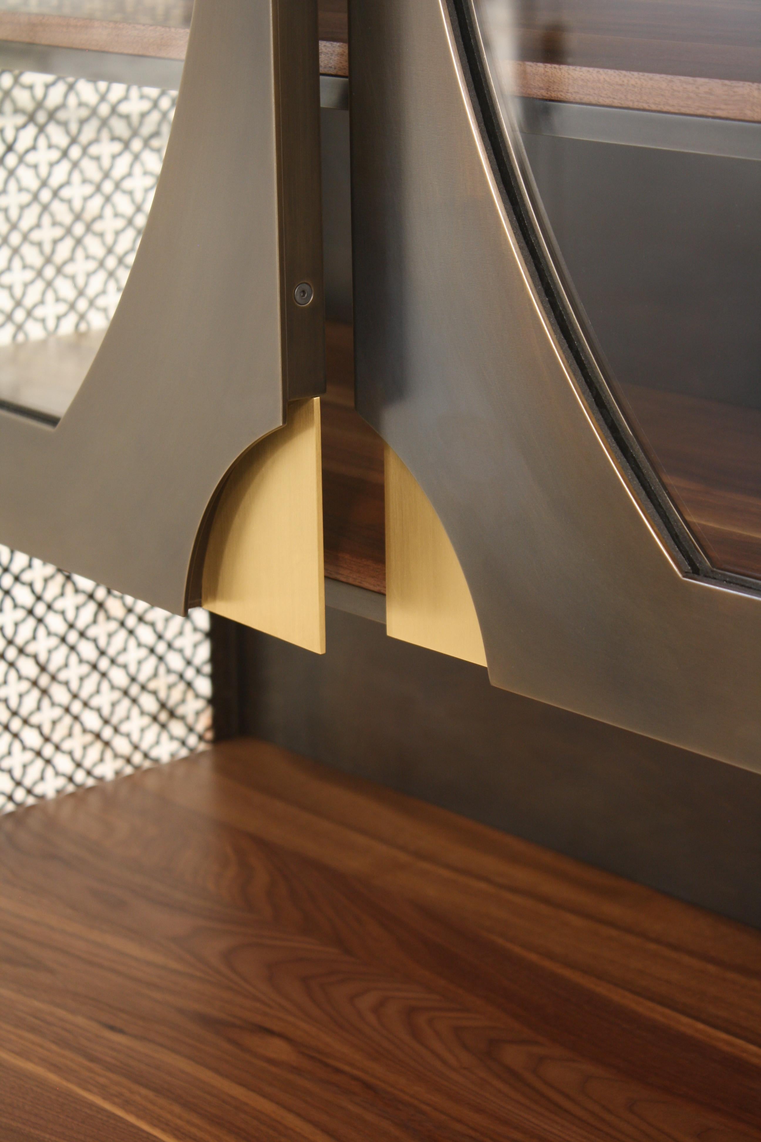 Noyer Hutch Basilica de Laylo Studio en vente