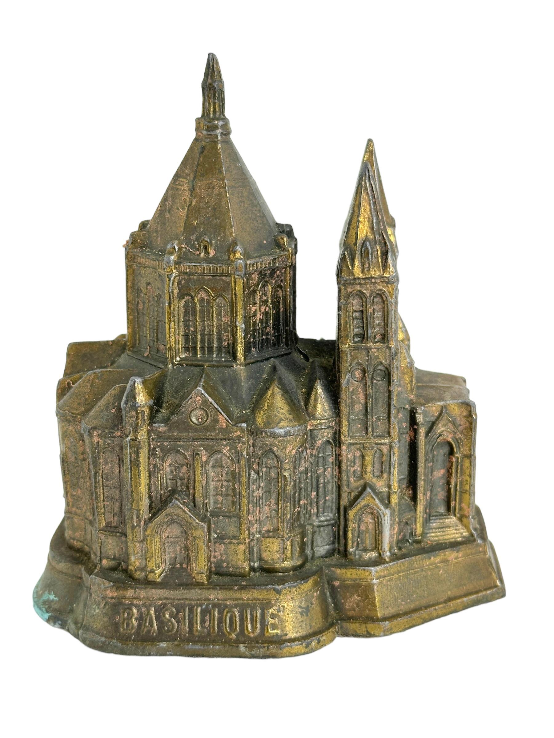 Basilique Bonsebours Souvenir Gebäude, architektonisches Modell, Vintage, Frankreich 1930er Jahre (Art nouveau) im Angebot