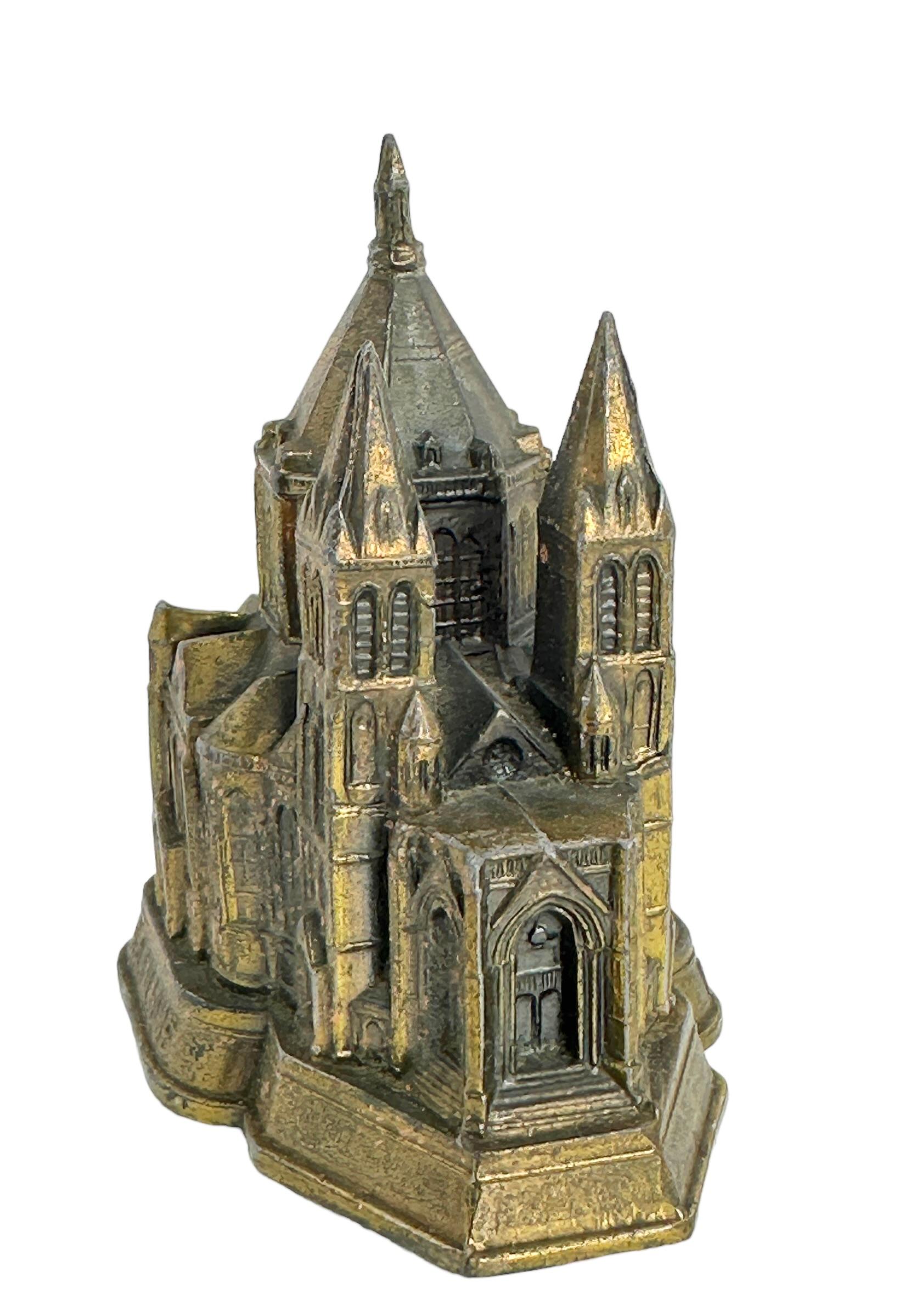 Basilique Bonsebours Souvenir Gebäude, architektonisches Modell, Vintage, Frankreich 1930er Jahre (Französisch) im Angebot