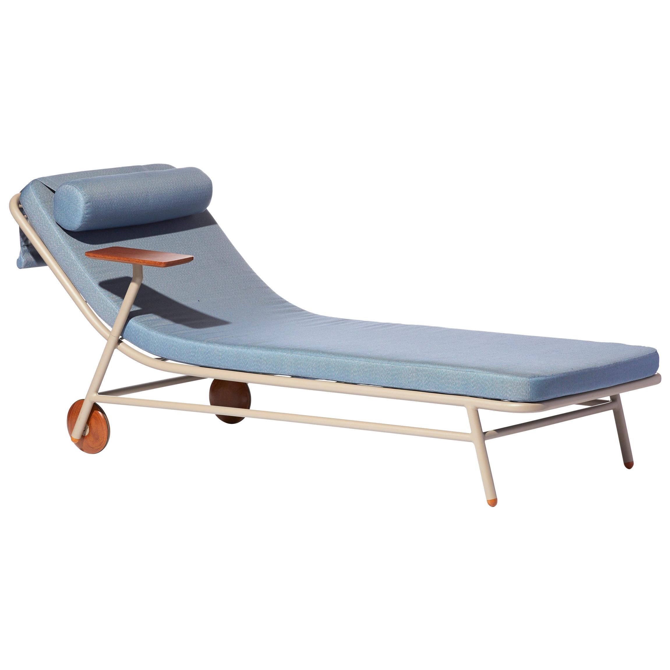 Contemporary Outdoor chaise lounge, Aluminum and Wood, Bask