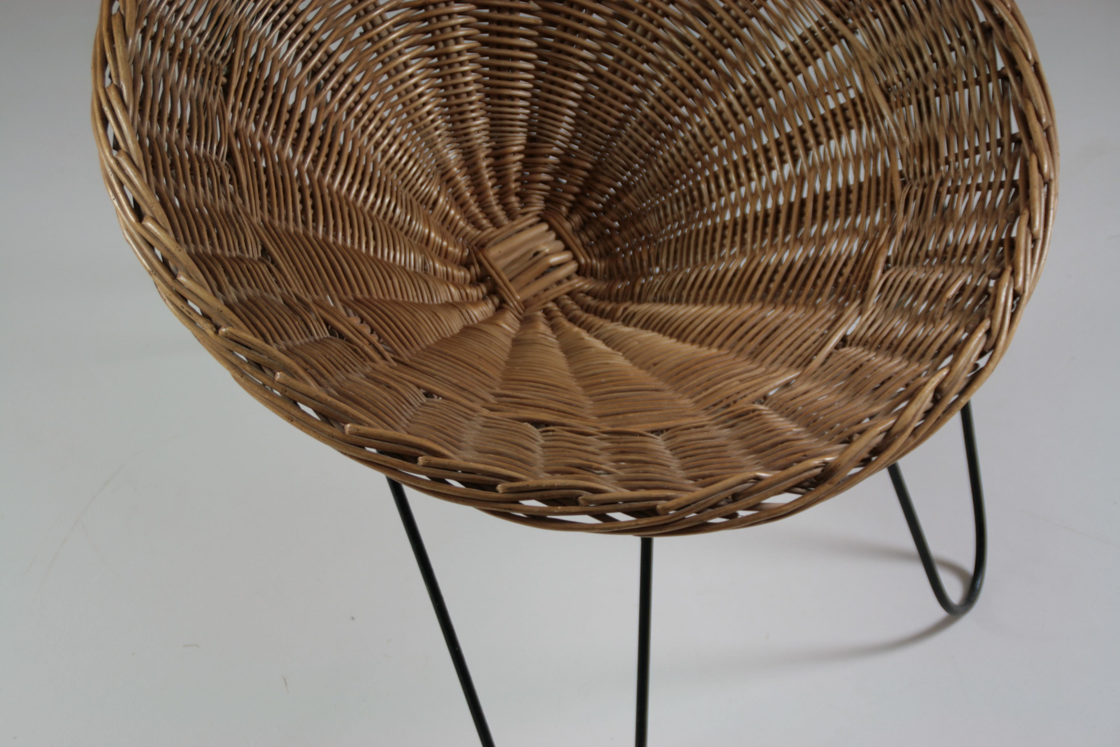 French Basket Chair in Wicker and Tripod Metal Legs, 1950s