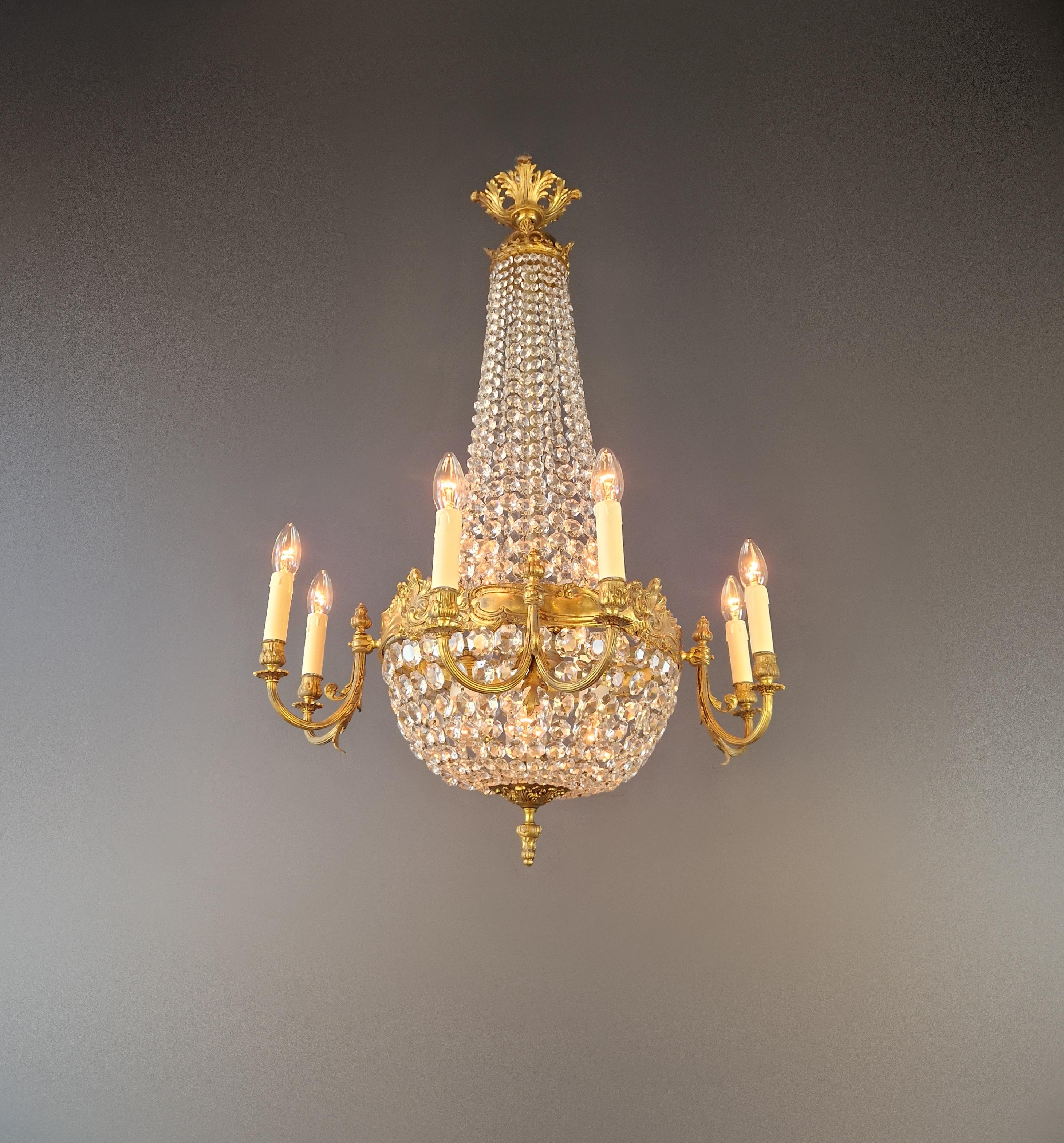 italien Lustre panier Empire à 8 bras en laiton lustré de style néo-renaissance ancienne en vente