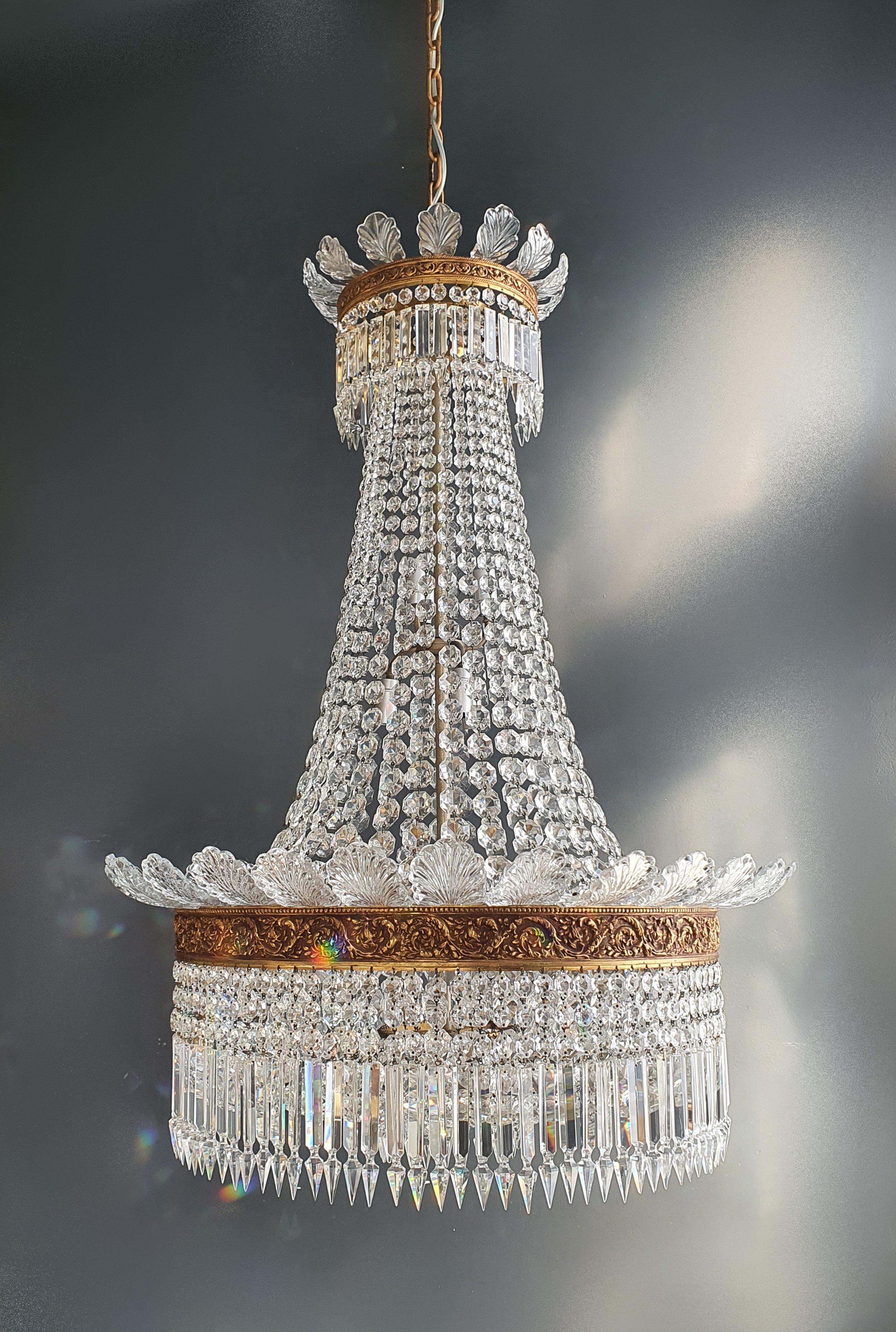 Old chandelier with love and professionally restored in Berlin. electrical wiring works in the US. Wonderful Basket chandeliers. Crystal hand knotted

Measures: Total height 150 cm, height without chain 110 cm, diameter 77 cm, weight