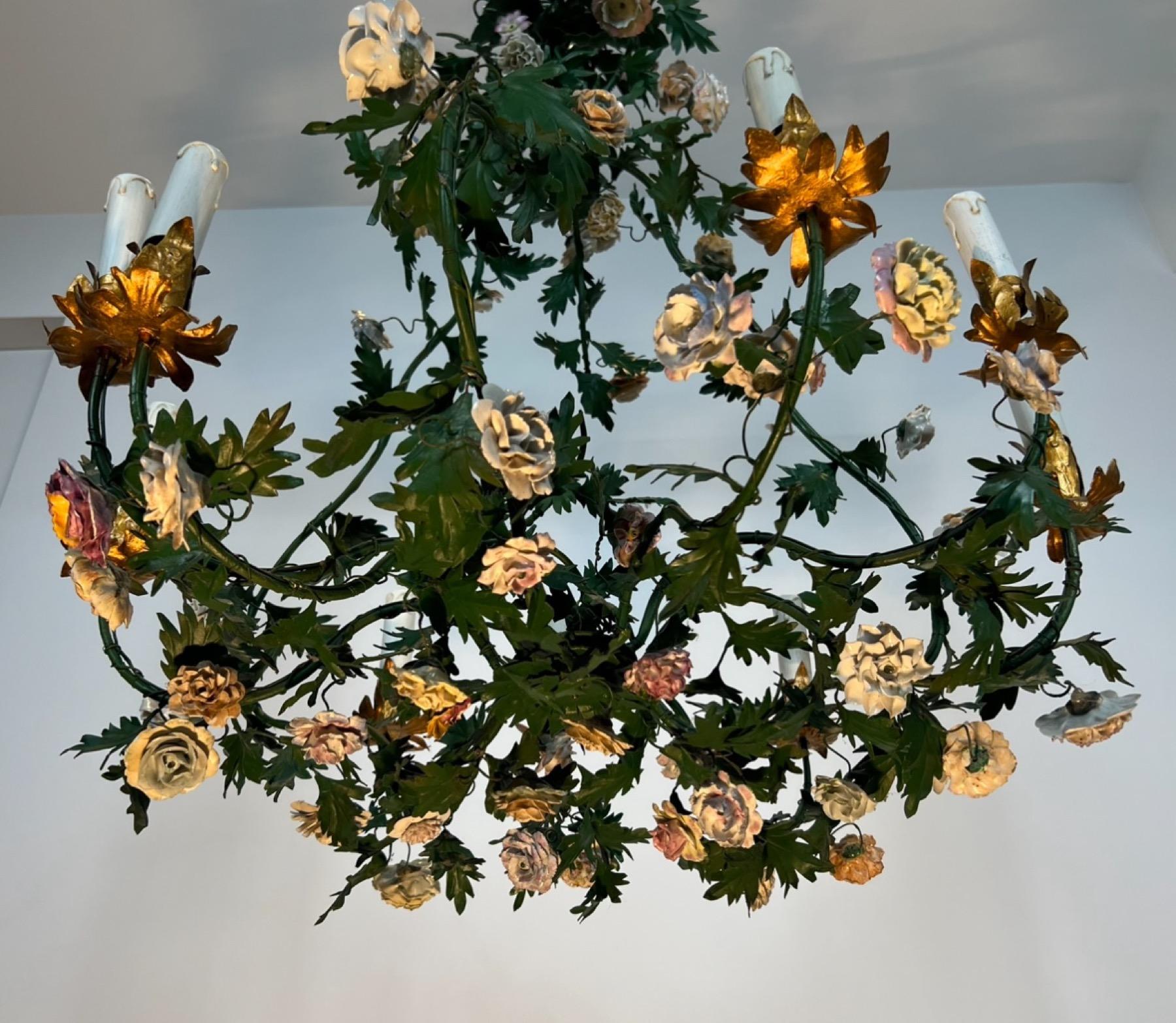 Lampadario a cesto con fogliame in metallo laccato verde e fiori in Meissen Porcelain in vendita 12