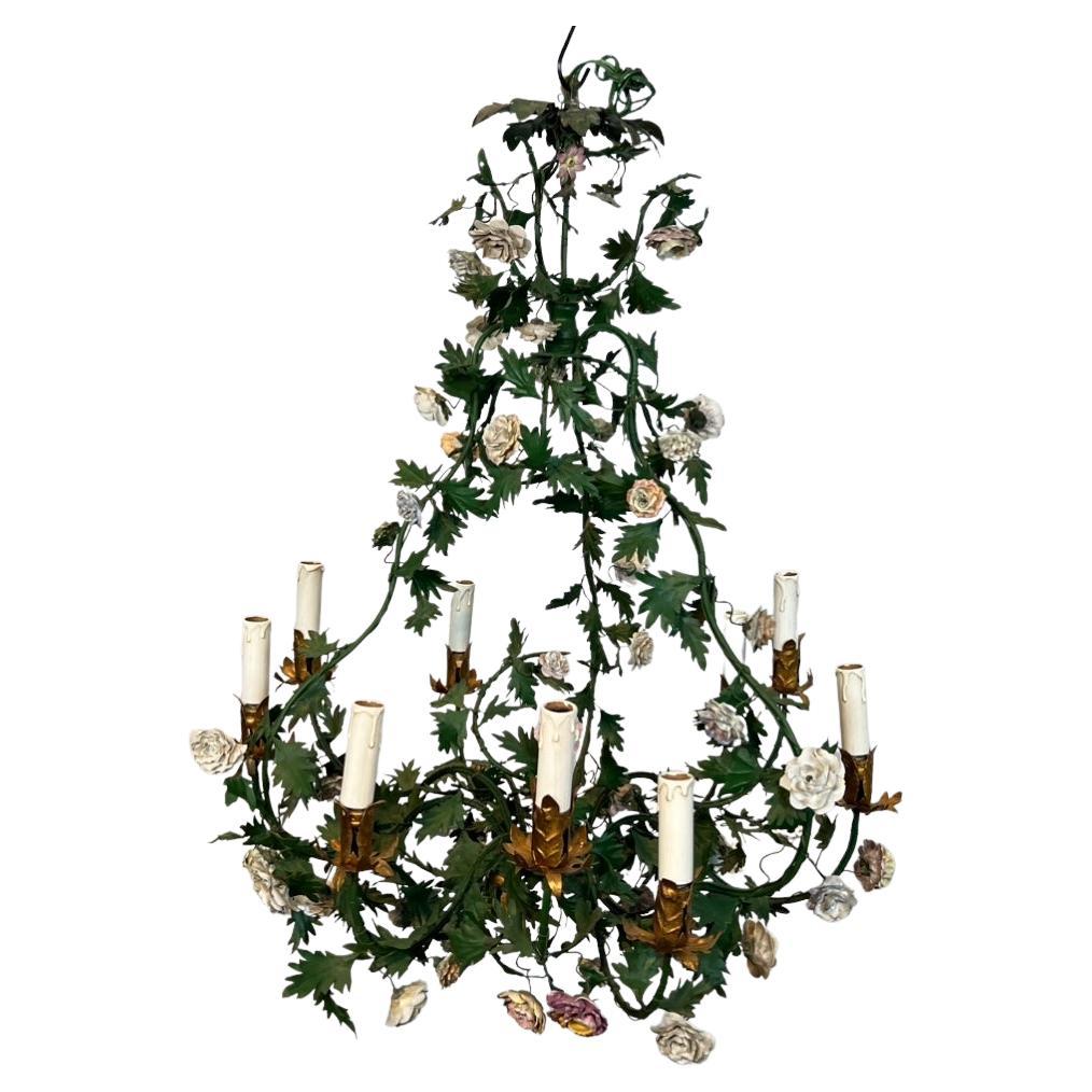 Lampadario a cesto con fogliame in metallo laccato verde e fiori in Meissen Porcelain