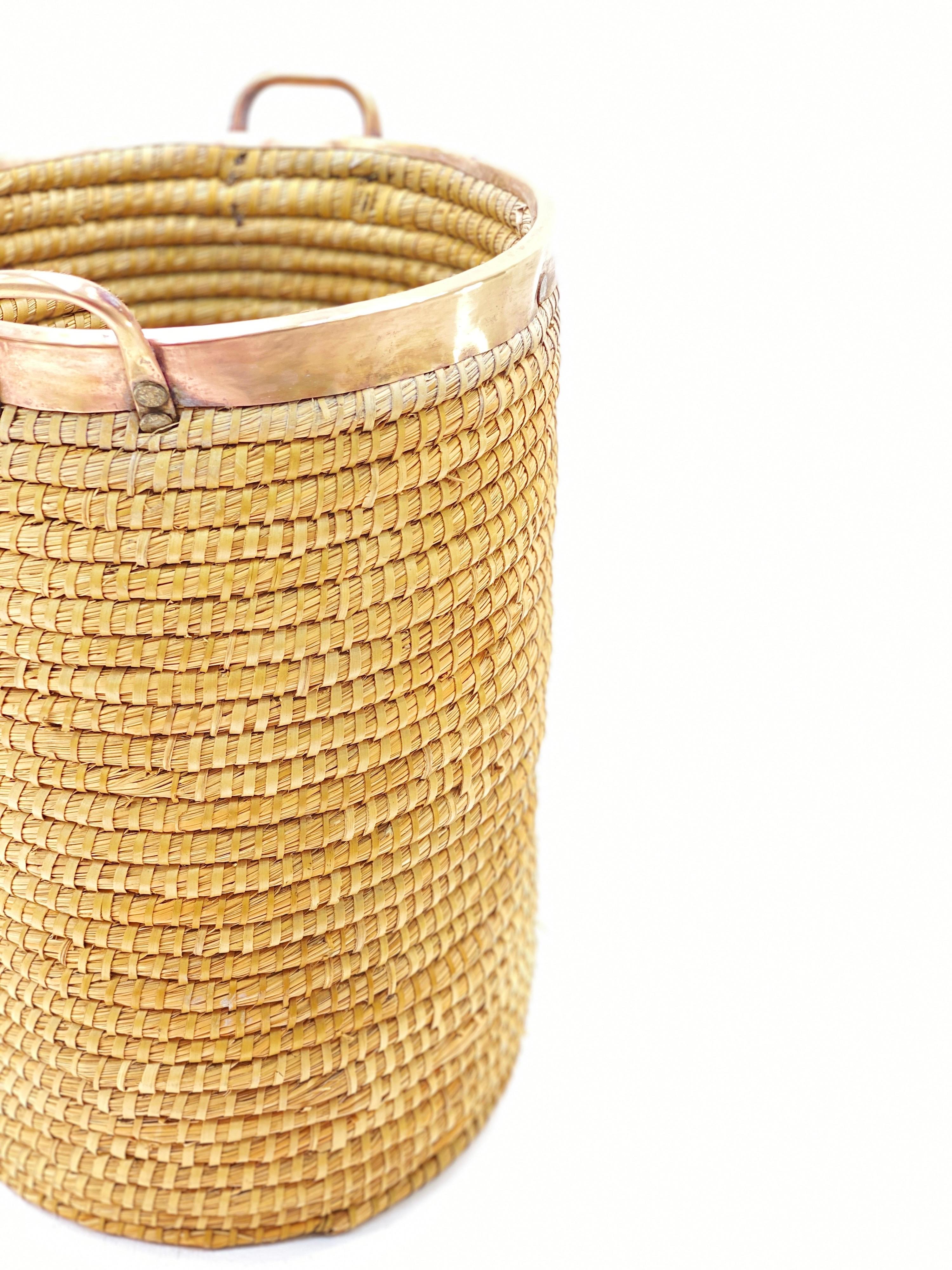 This basket is in rattan, it has been made in Italie in the 1970's.