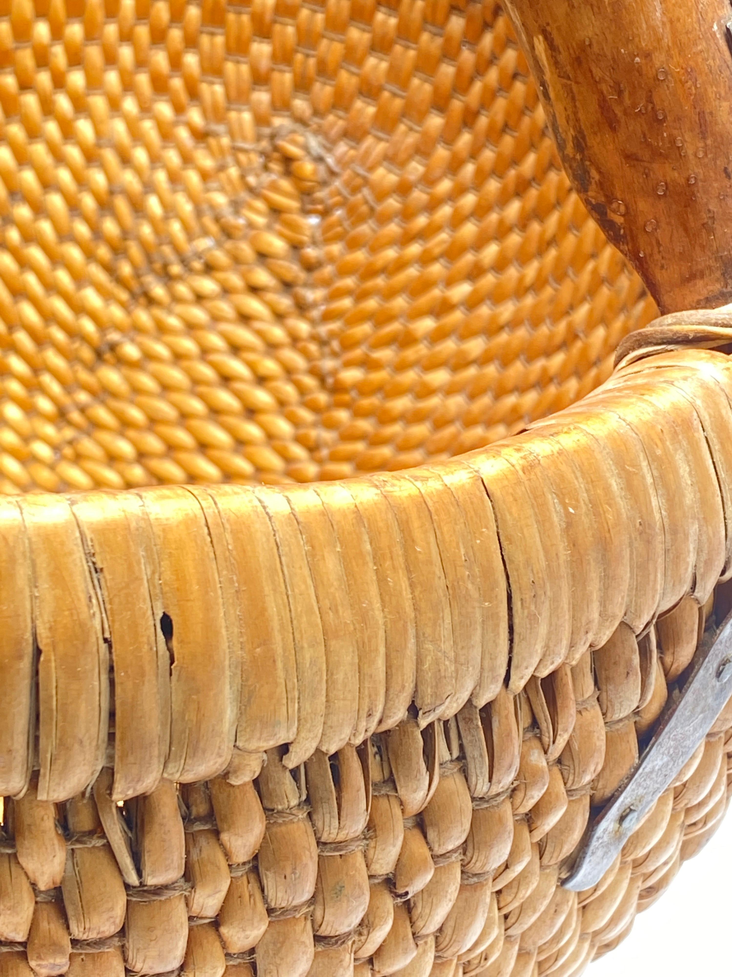 Basket in Wicker, and Wood, China, XX Century, Artisanal Made, Yellow Color In Good Condition In Auribeau sur Siagne, FR