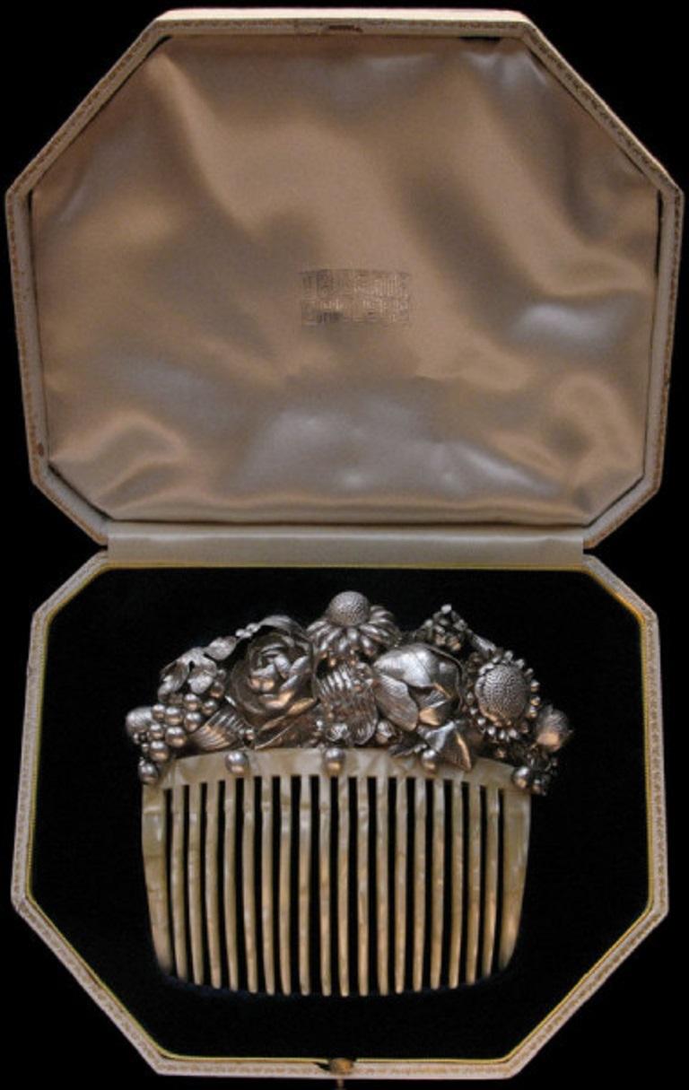 Basket of Flowers' Wiener Werkstätte Style Comb by H.K. Haege, circa 1920 In Good Condition For Sale In London, GB