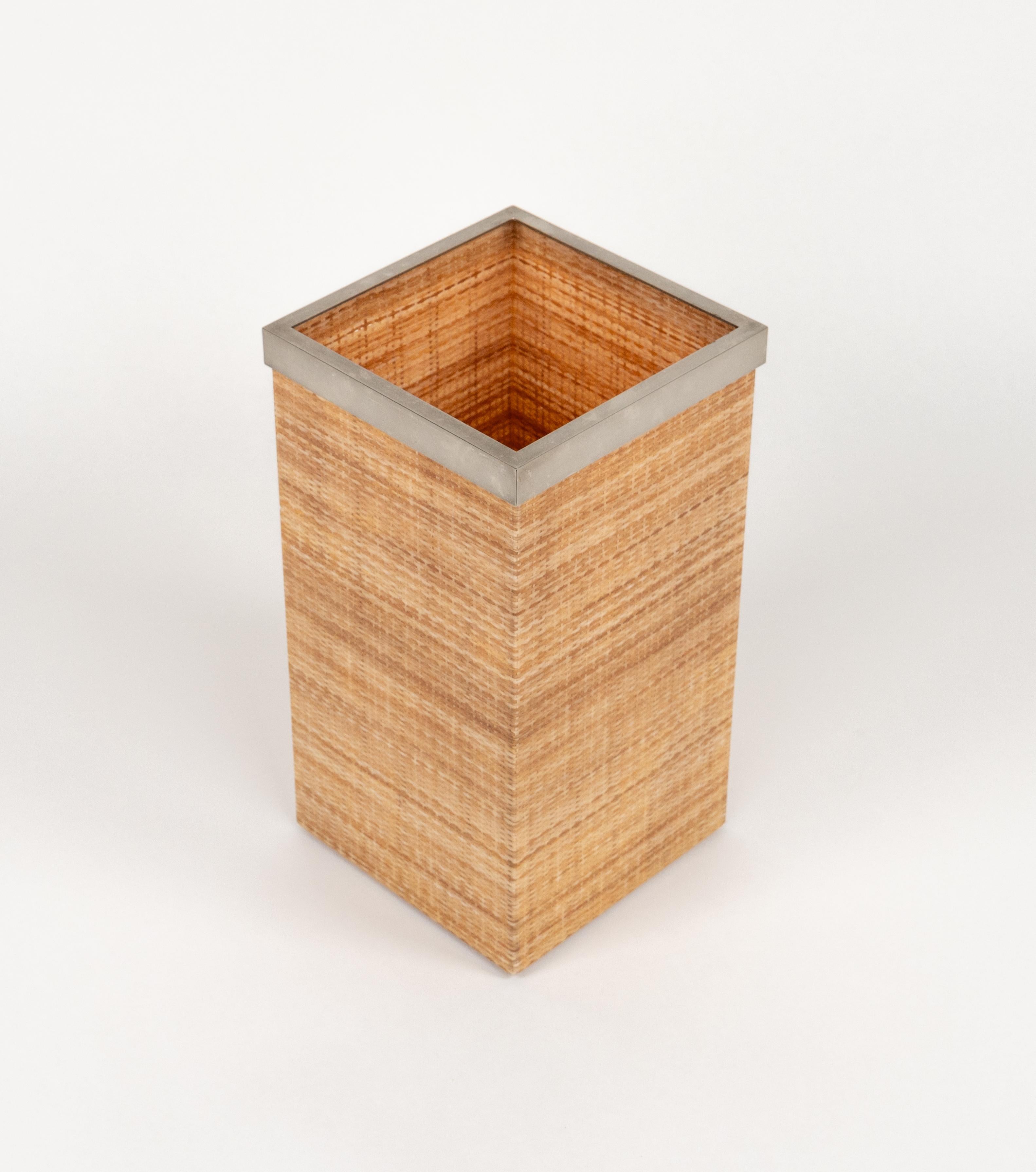 Basket or Umbrella Stand in Lucite and Wicker Christian Dior Style, Italy 1970s en vente 3