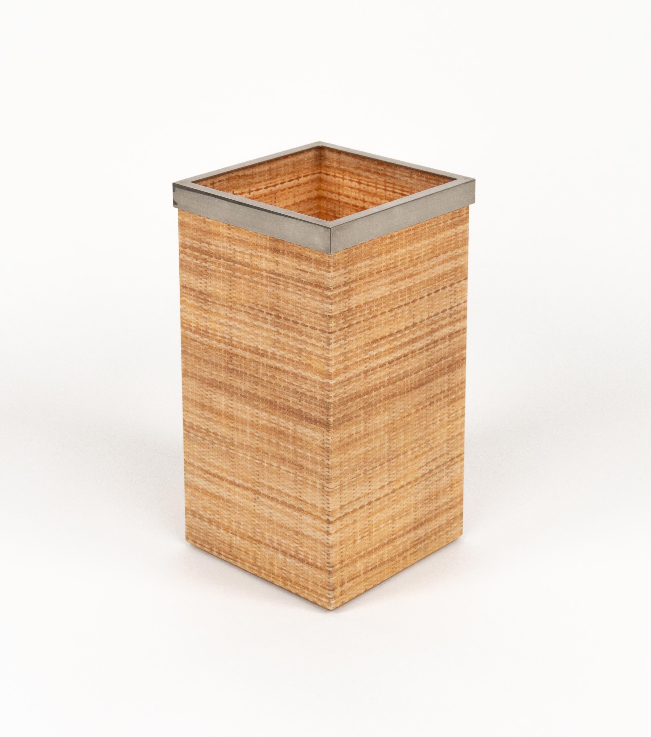 Midcentury beautiful basket or umbrella stand in lucite, wicker and steel in the style of Christian Dior Home.

Made in Italy in the 1970s.

This item is a wonderful addition to every modern home.