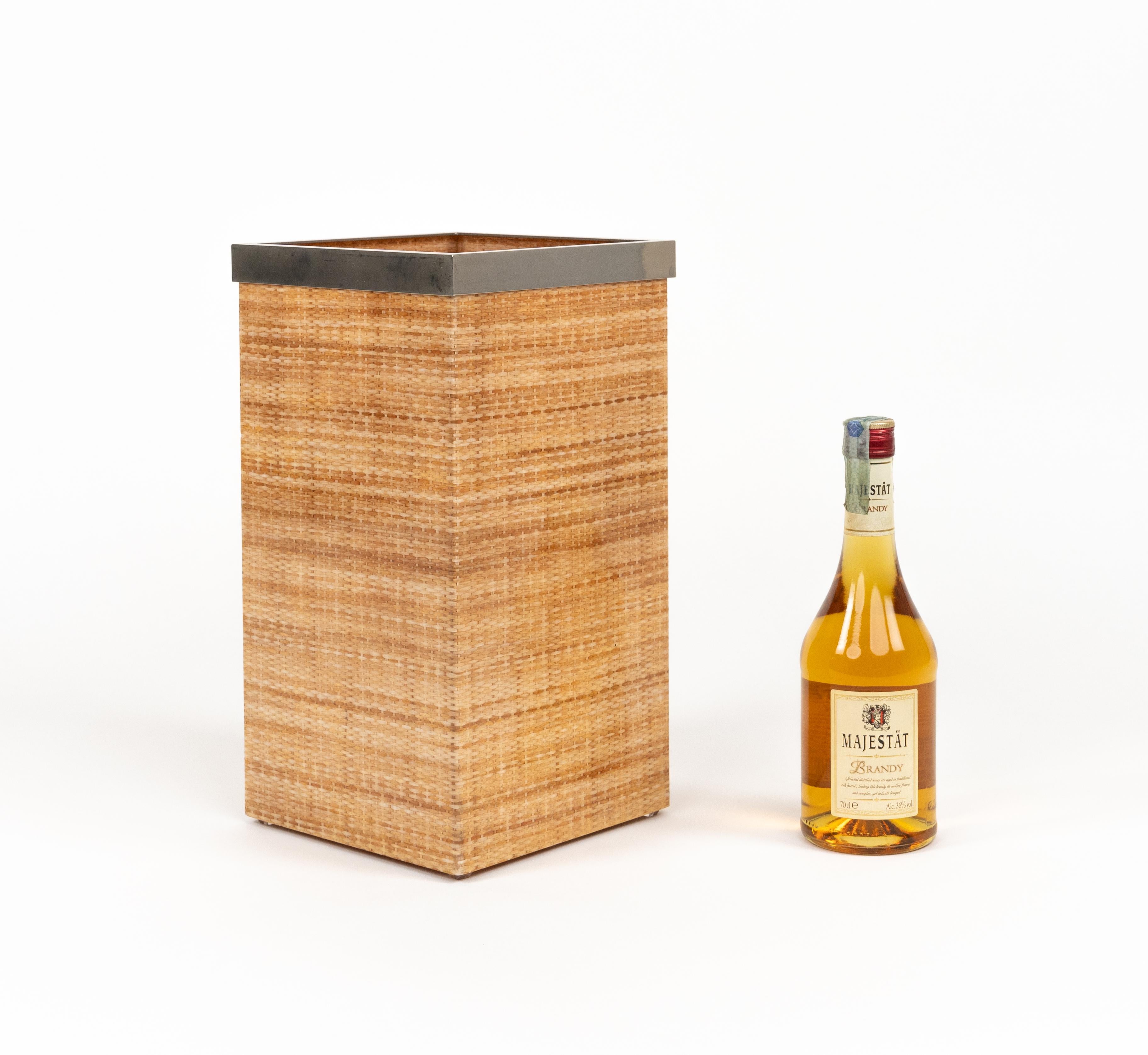 Basket or Umbrella Stand in Lucite and Wicker Christian Dior Style, Italy 1970s Bon état - En vente à Rome, IT