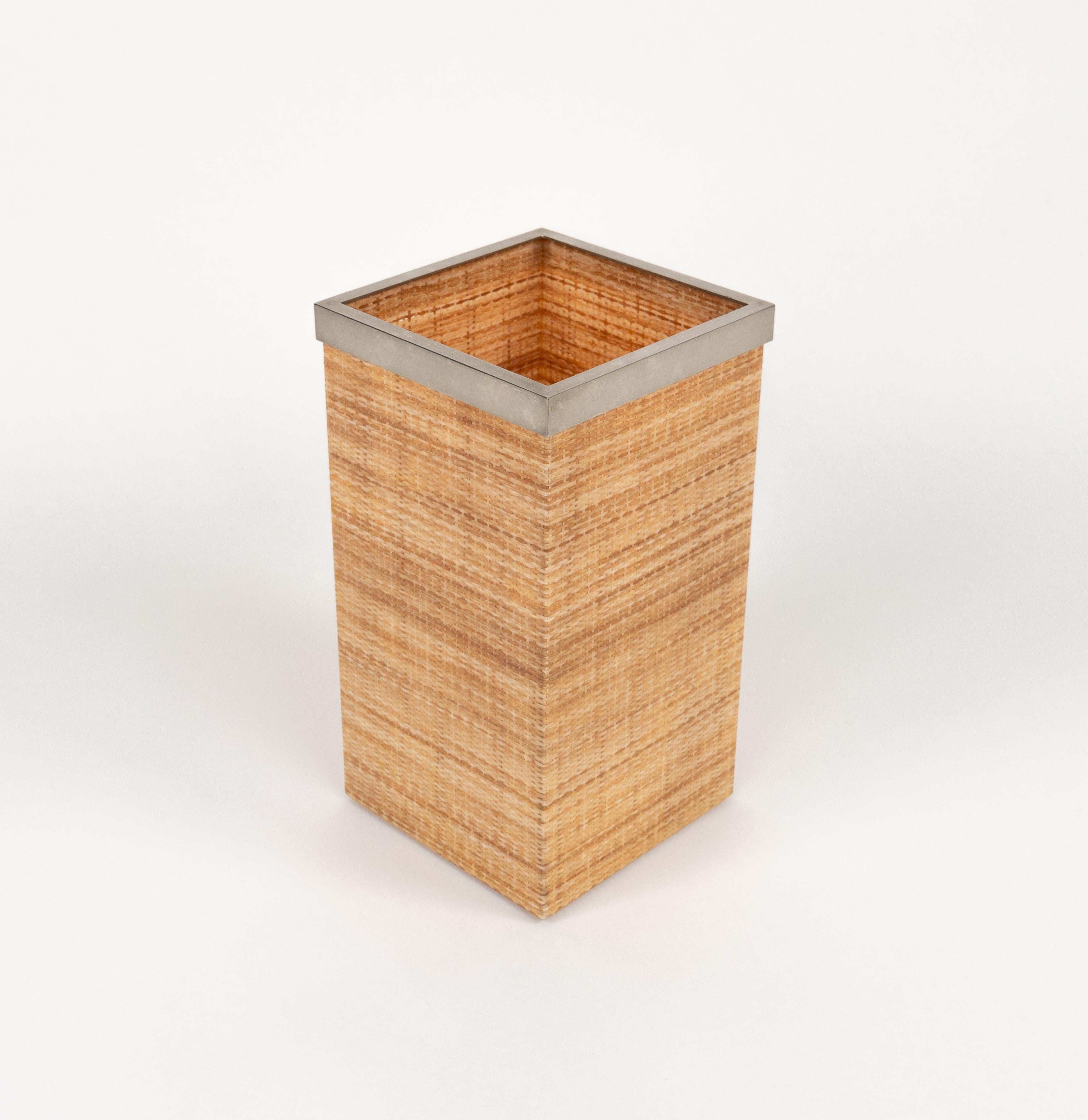 Basket or Umbrella Stand in Lucite and Wicker Christian Dior Style, Italy 1970s en vente 2