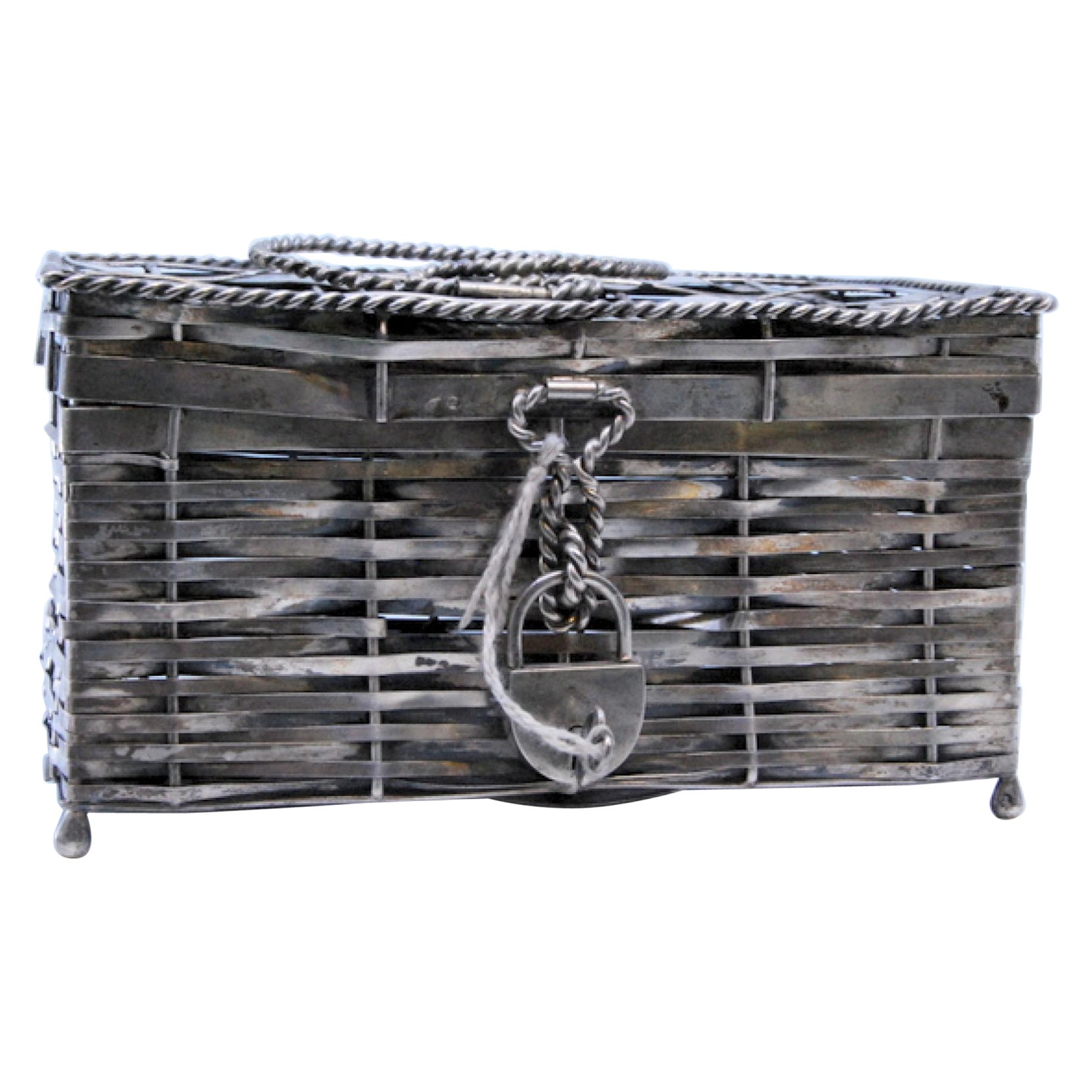 Basket-shaped silver basket w/ handle
corded trims w/ key lock
padlock