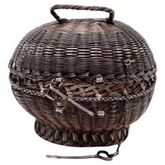 Basket-shaped silver wire box with handle and sliding closure system
