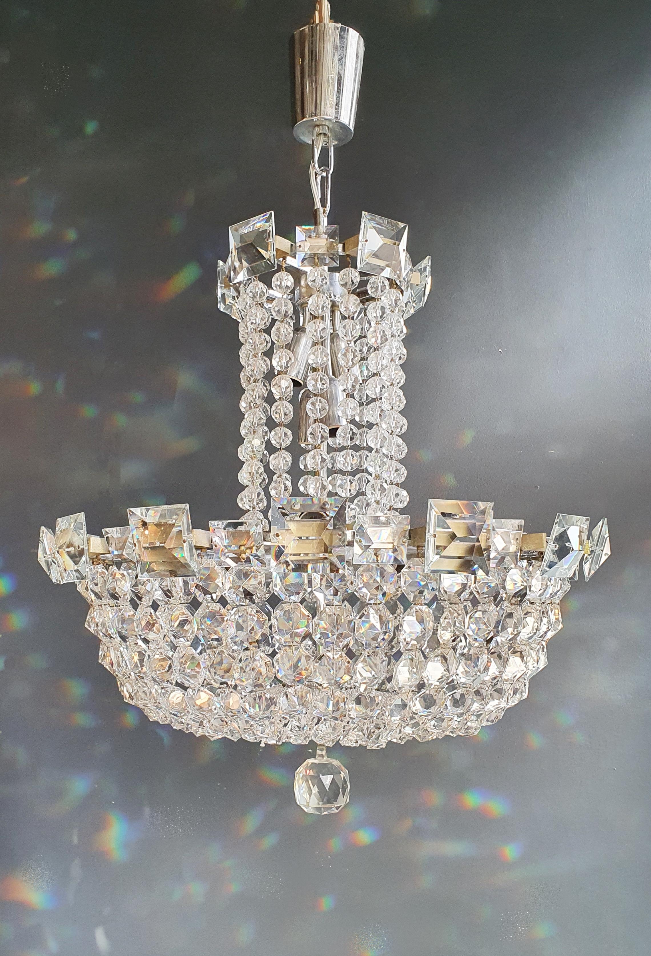 Exquisitely Restored Antique Chandelier with Modern Art Deco Elegance

Experience the perfect fusion of history and contemporary allure with our meticulously restored antique chandelier. Lovingly revived in Berlin, this masterpiece has been