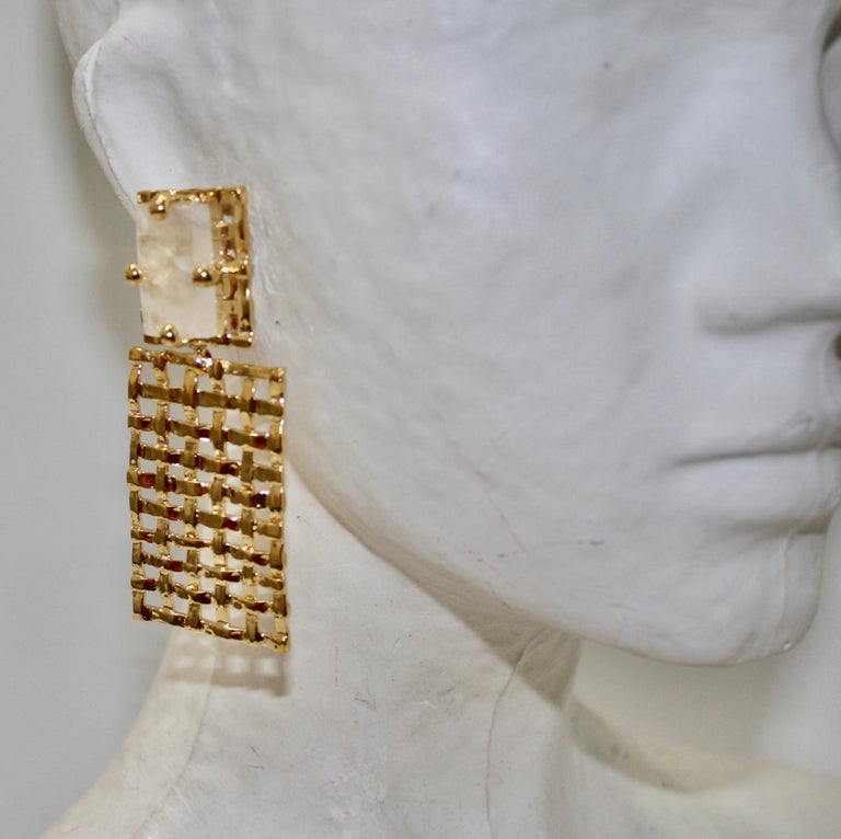 Basket Weave 24-carat Gilded Bronze and Rock Crystal Earrings In New Condition For Sale In Virginia Beach, VA