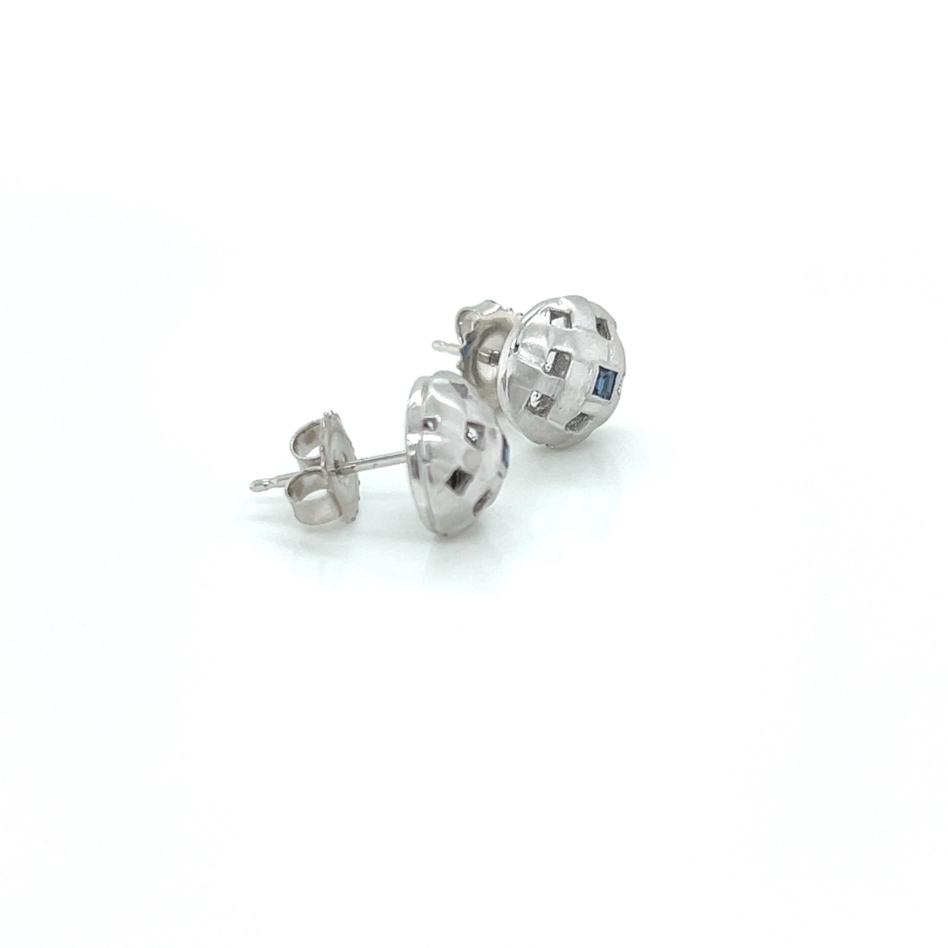18k white gold basket weave stud earrings with a square sapphire in the center.
Comes with 18k gold earring back.

Approximate measurement 9.8mm in diameter.