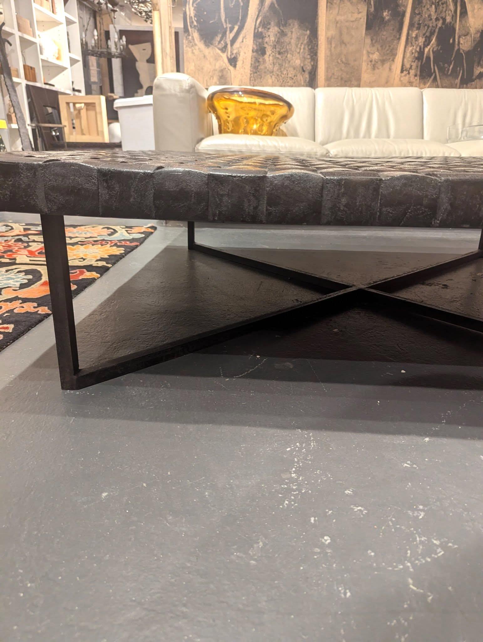 Organique Table basse en bois tressé en vente