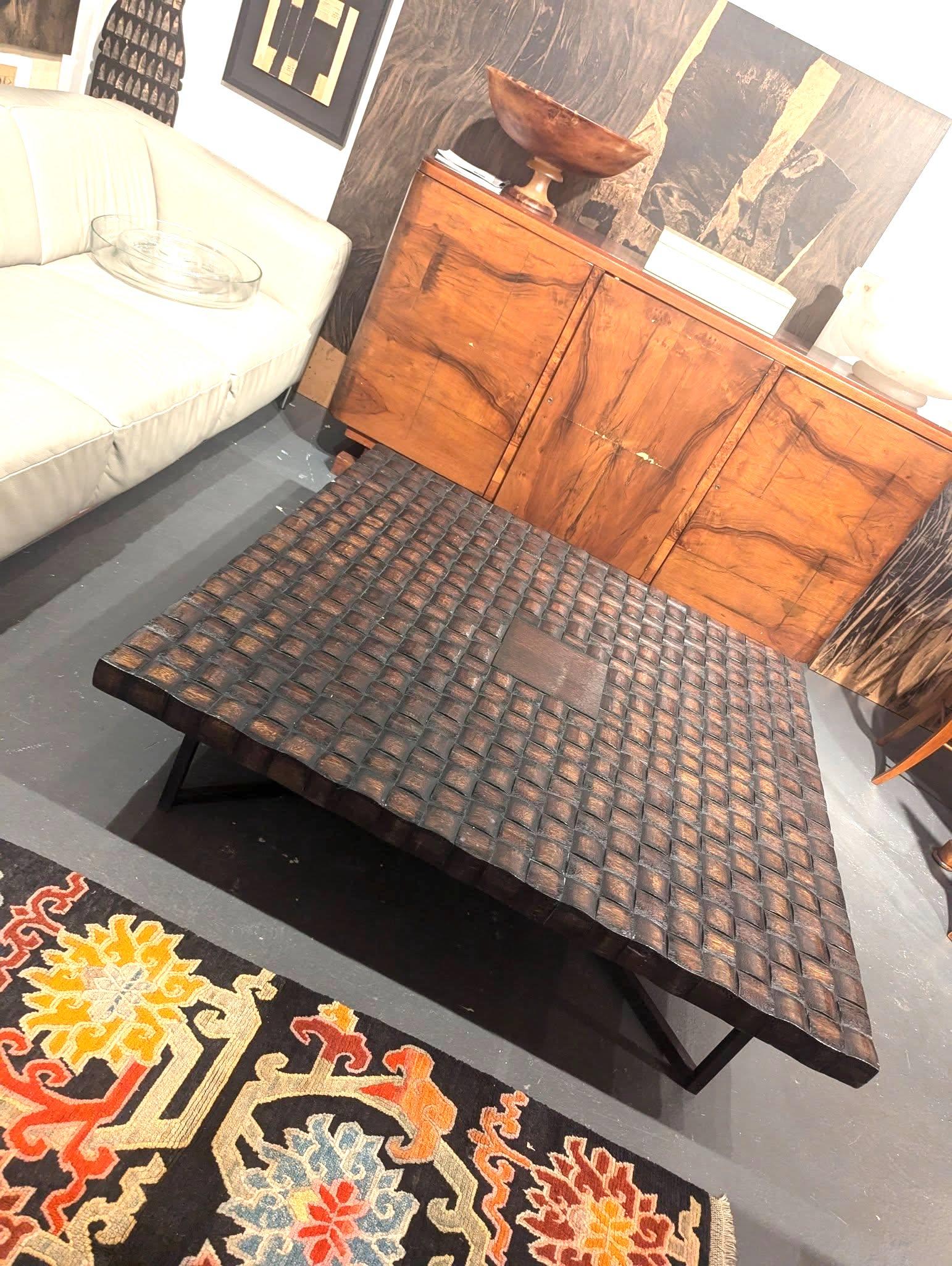 Indonésien Table basse en bois tressé en vente