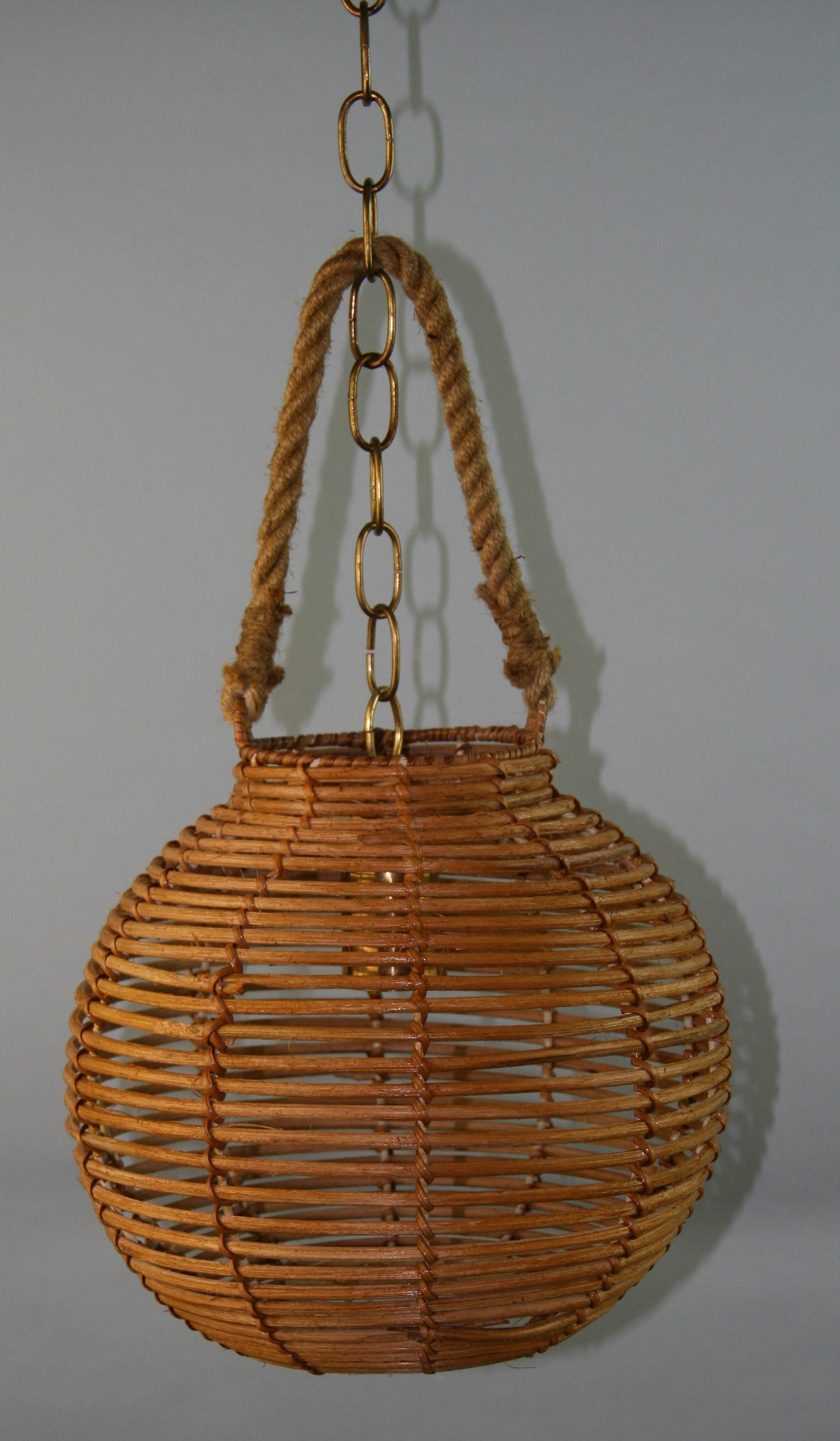 Basket wicker pendant
Rewired take one 100 Watt Edison bulb
Supplied with 2 feet of chain and canopy.