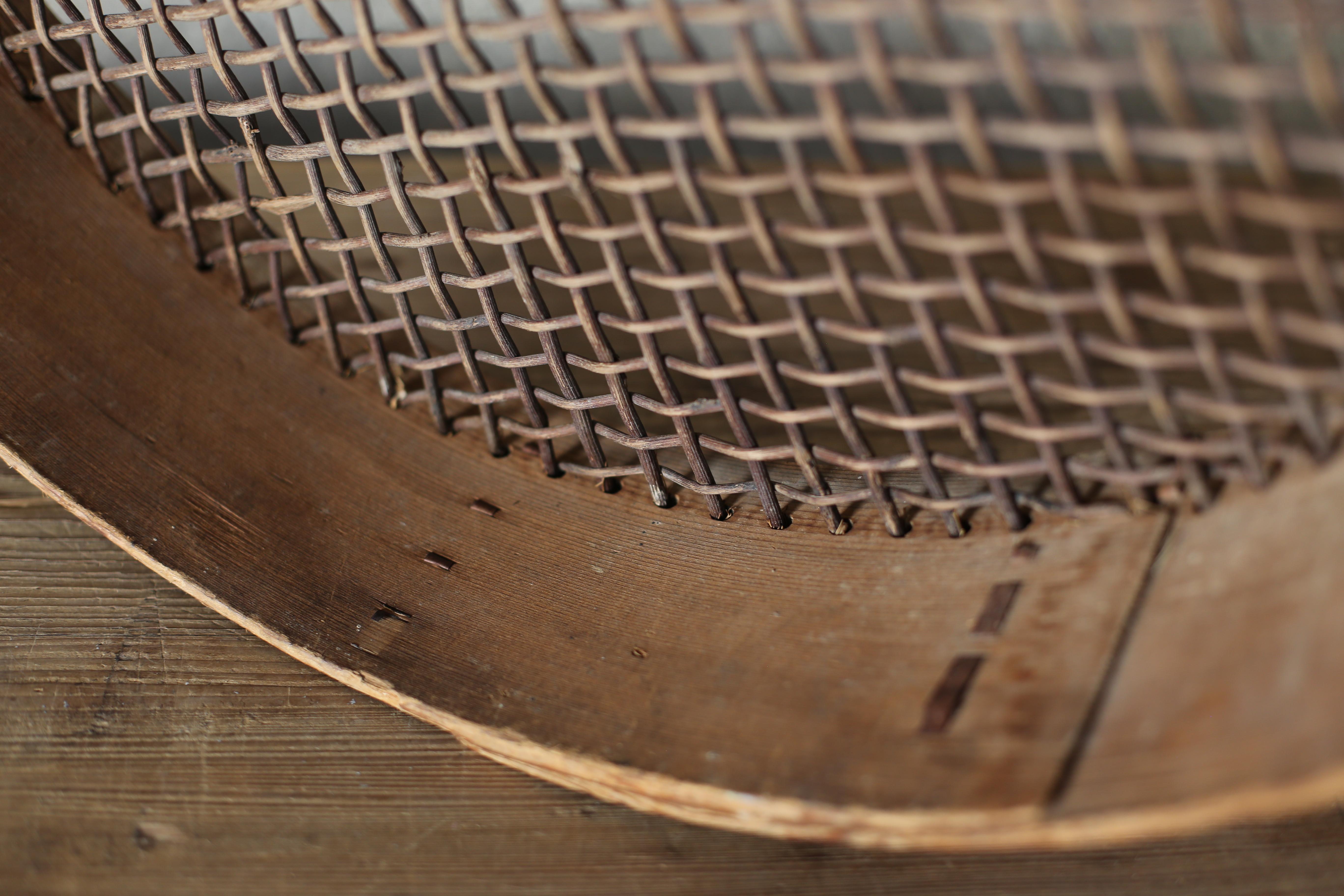 Basket Woven from Japanese Bamboo / Wabi-Sabi Bamboo Object In Good Condition For Sale In Sammu-shi, Chiba