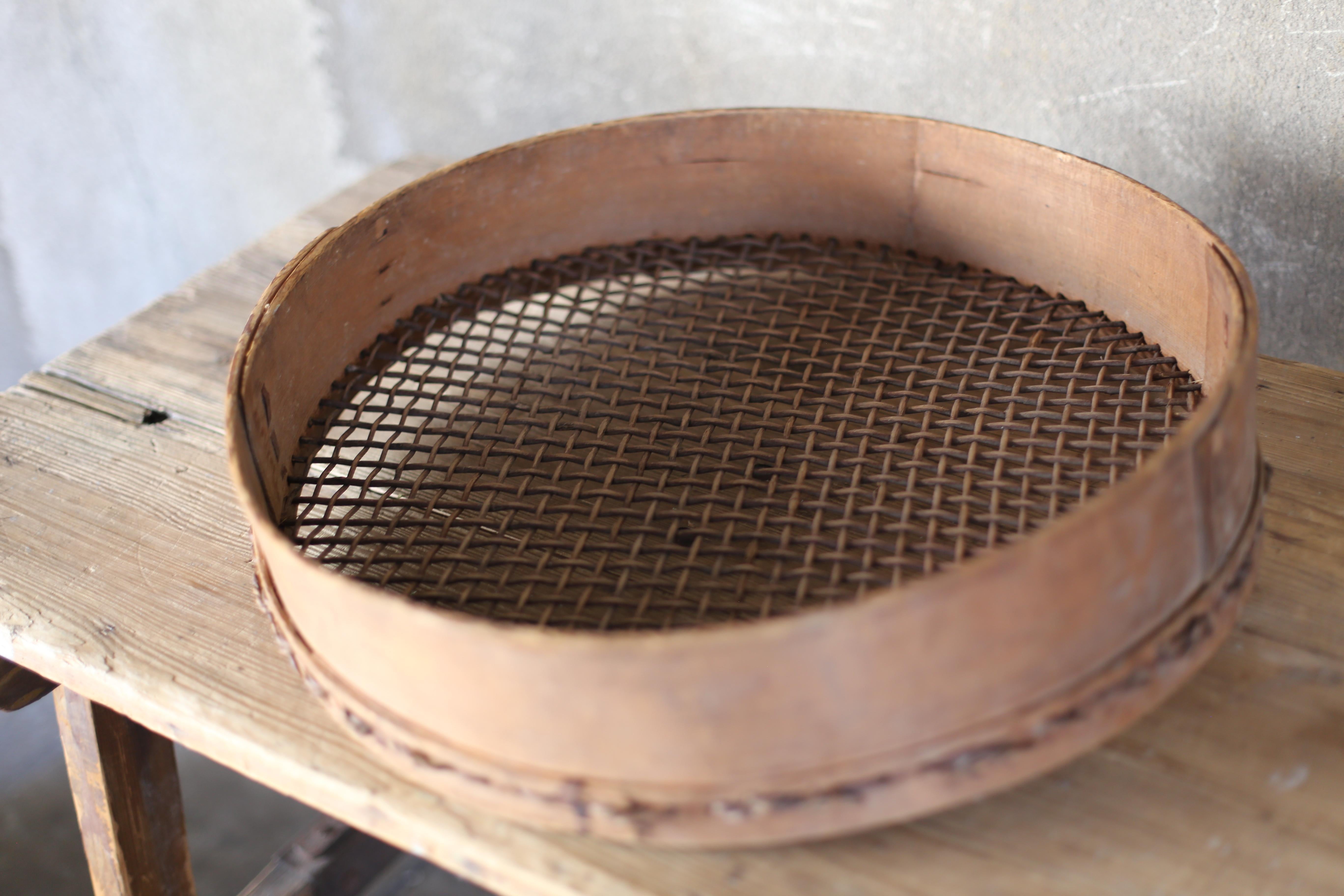 Basket Woven from Japanese Bamboo / Wabi-Sabi Bamboo Object For Sale 3