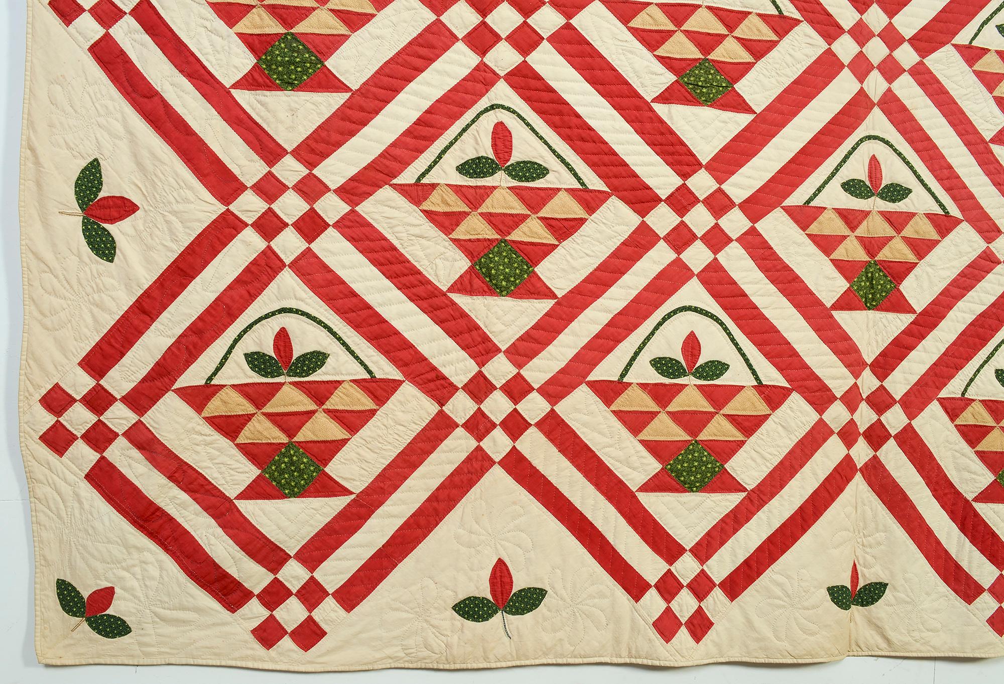Baskets Quilt with Appliqued Flowers In Excellent Condition In Darnestown, MD