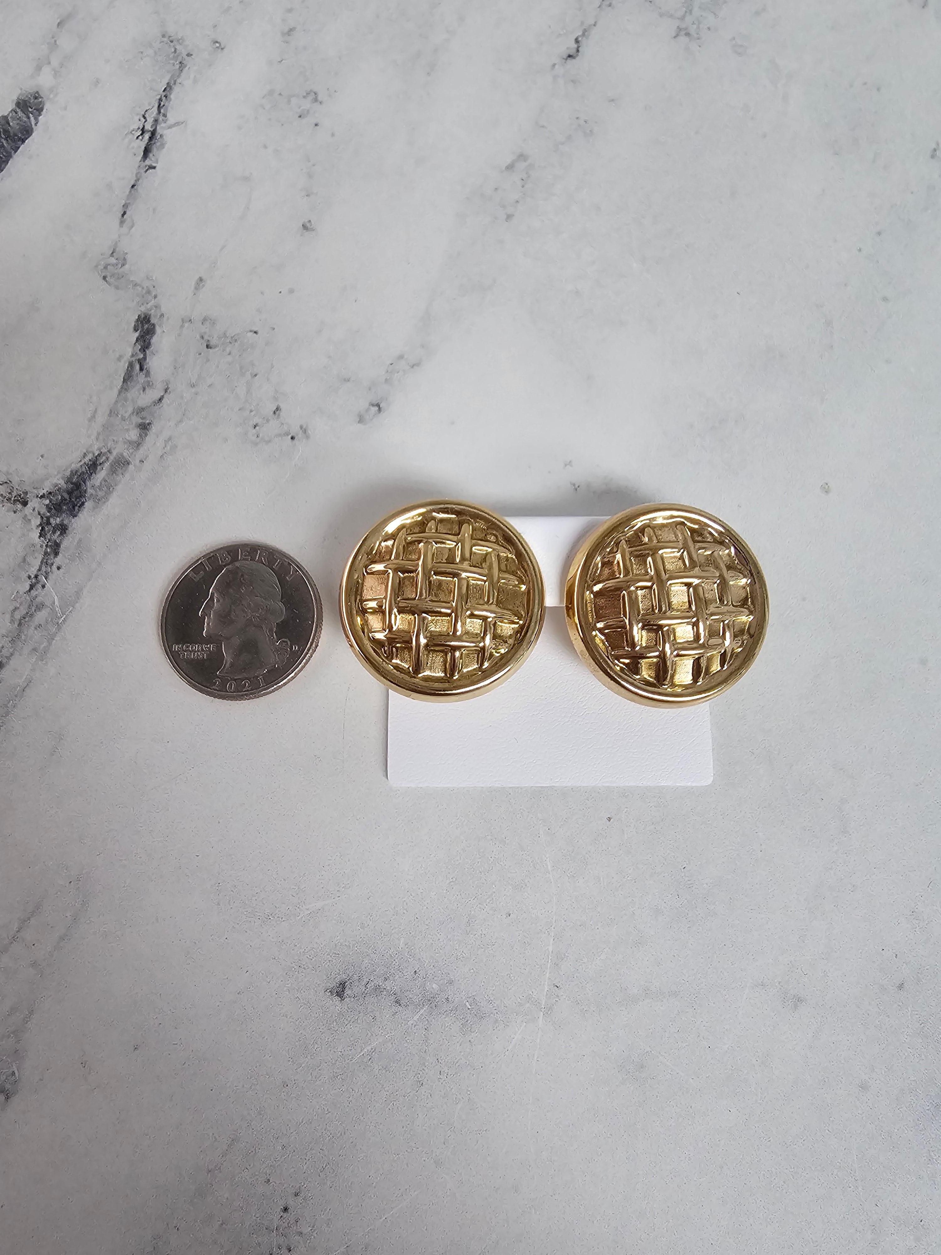 Boucles d'oreilles oméga en or jaune 14k à clip en forme de panier Neuf - En vente à Sugar Land, TX