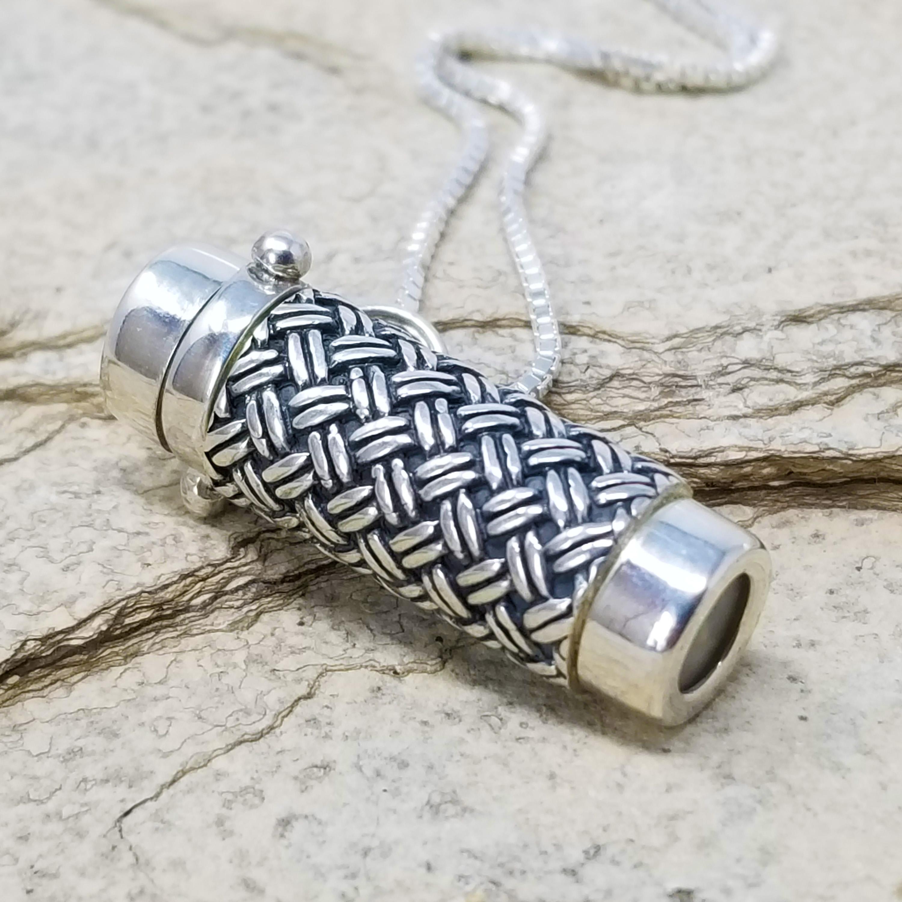 This kaleidoscope necklace features an intricately textured basketweave design. The slightly chunky styling of this style has a nice presence.

The optical system housed within this elegantly crafted kaleidoscope is superbly crafted. The classic
