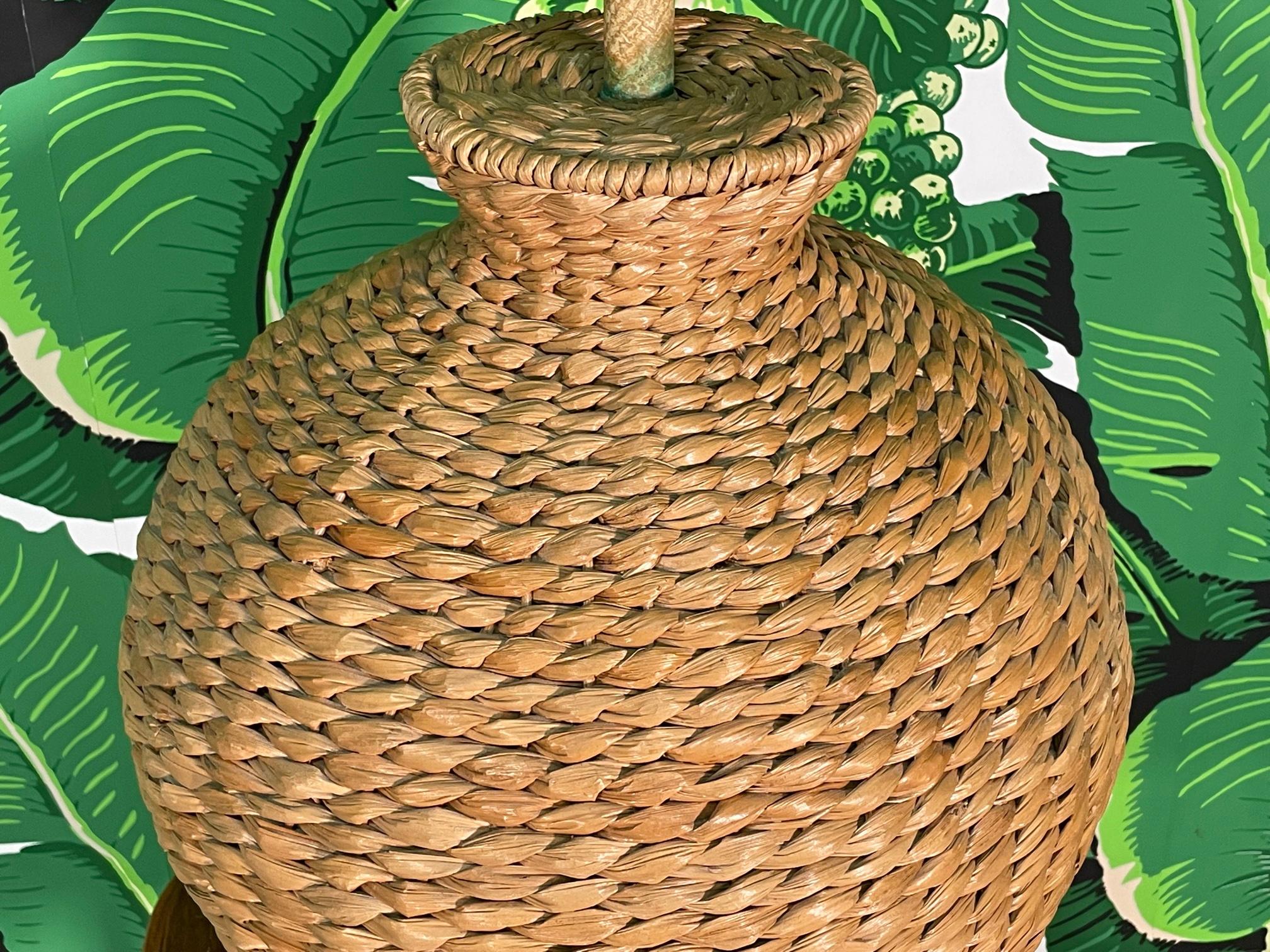 Organique Lampe de table à pot de gingembre en osier tressé en vente