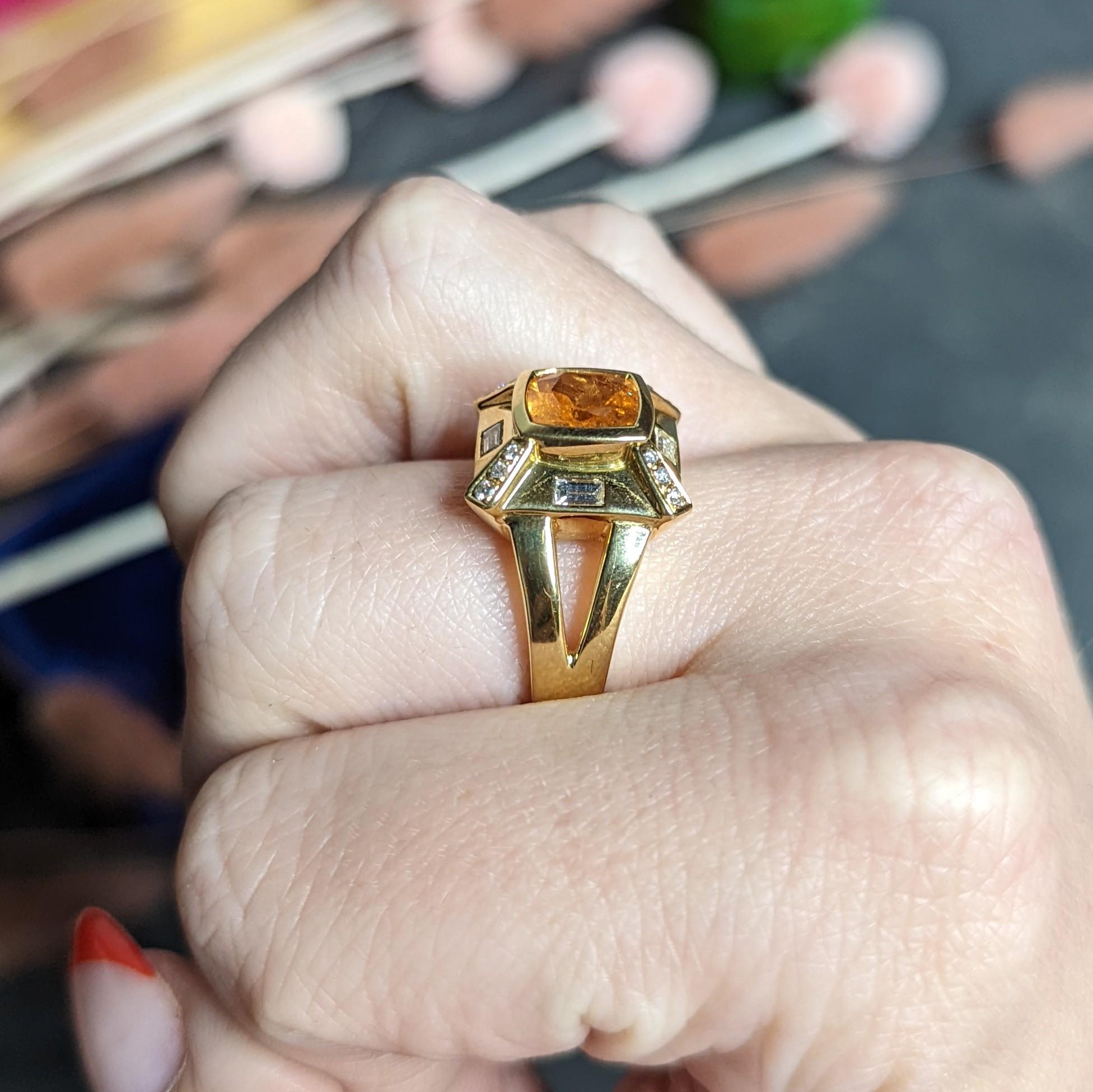 Baskin Bros. 2.50 Carats Orange Sapphire Diamond 18 Karat Gold Gemstone Ring 4