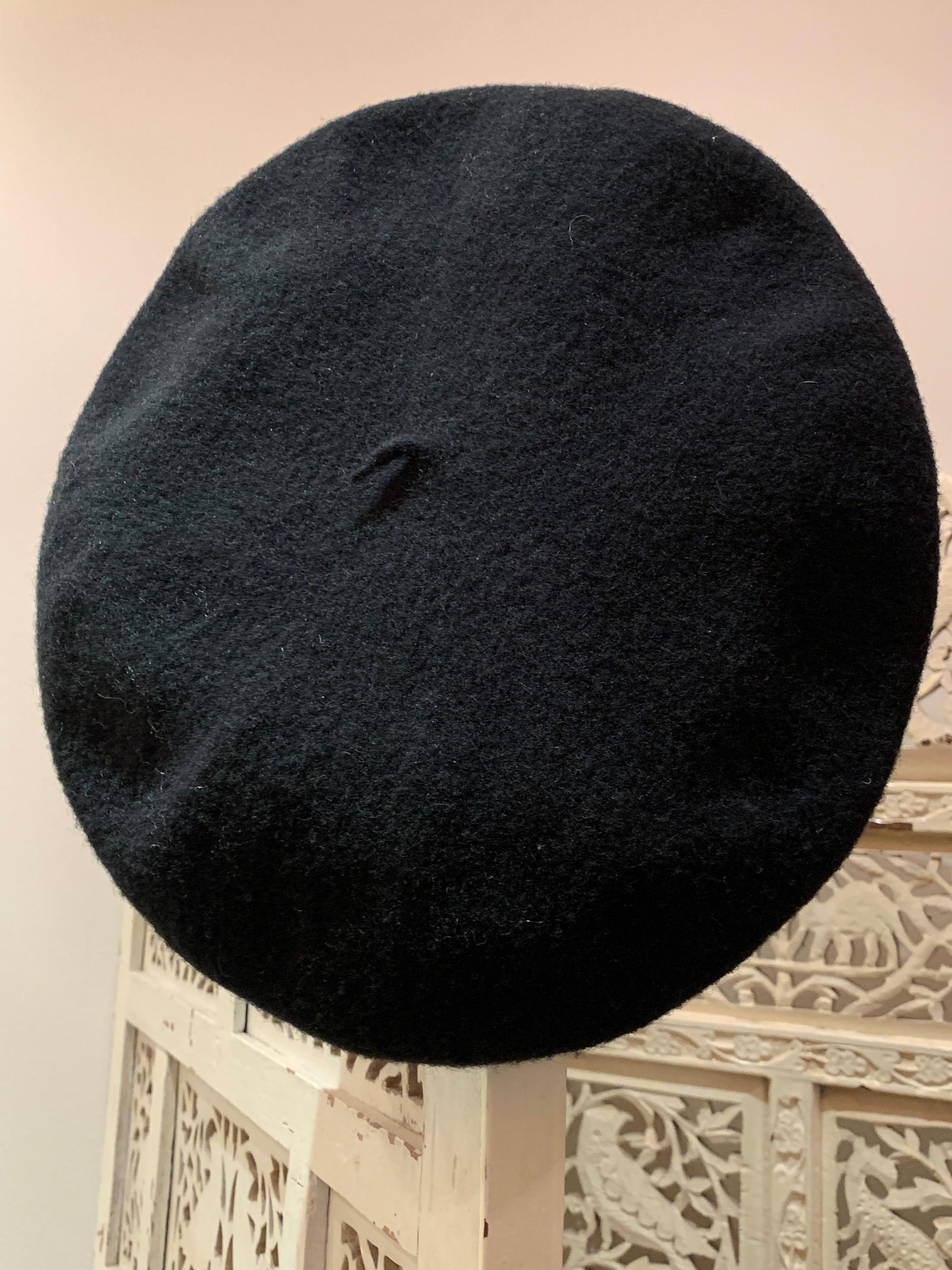 Basque Classic French Black Wool Felted Beret In Excellent Condition In Gresham, OR