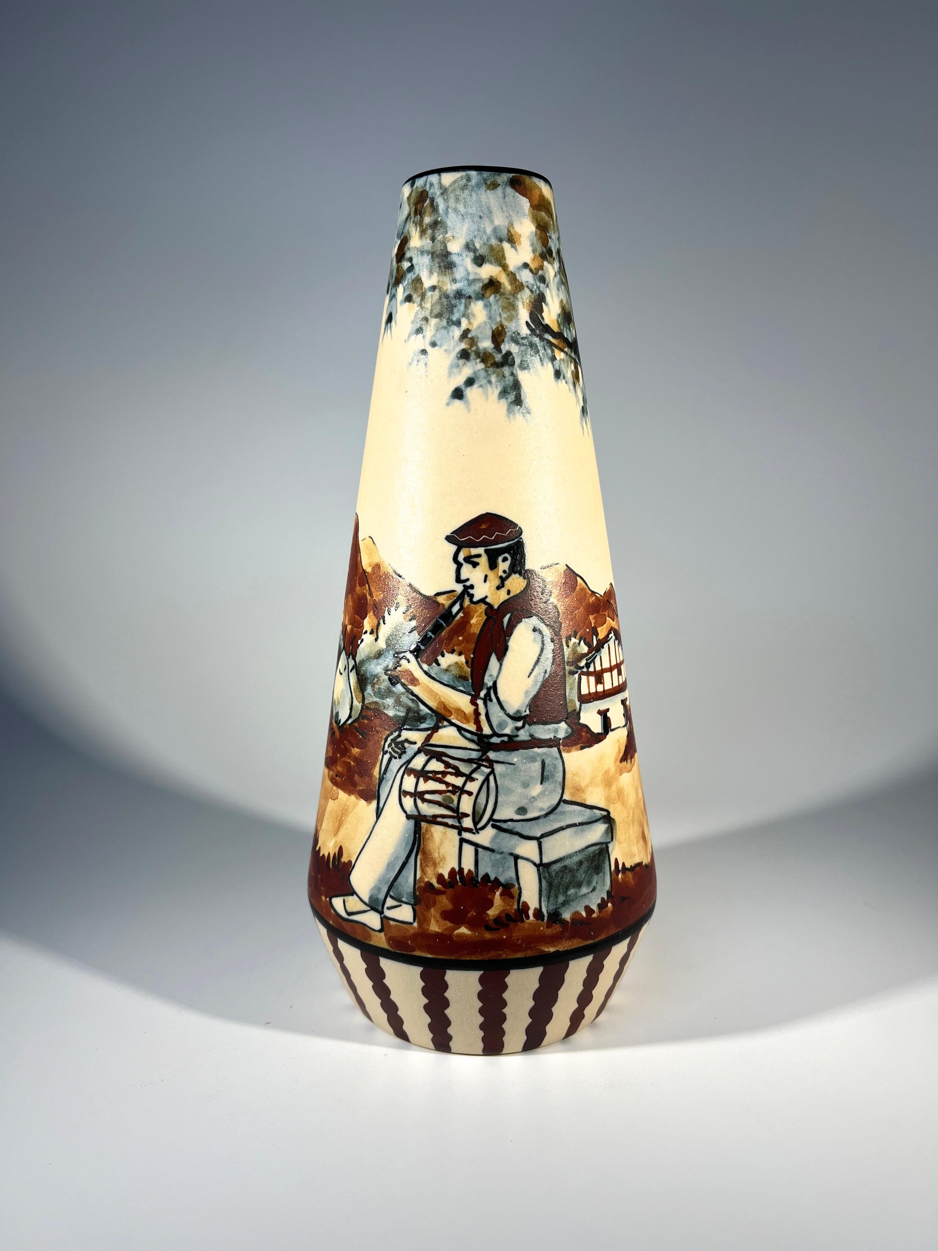 Vernissé Paire de vases avec musicien et berger basque, Anne-Marie Grillard, Ciboure, France en vente