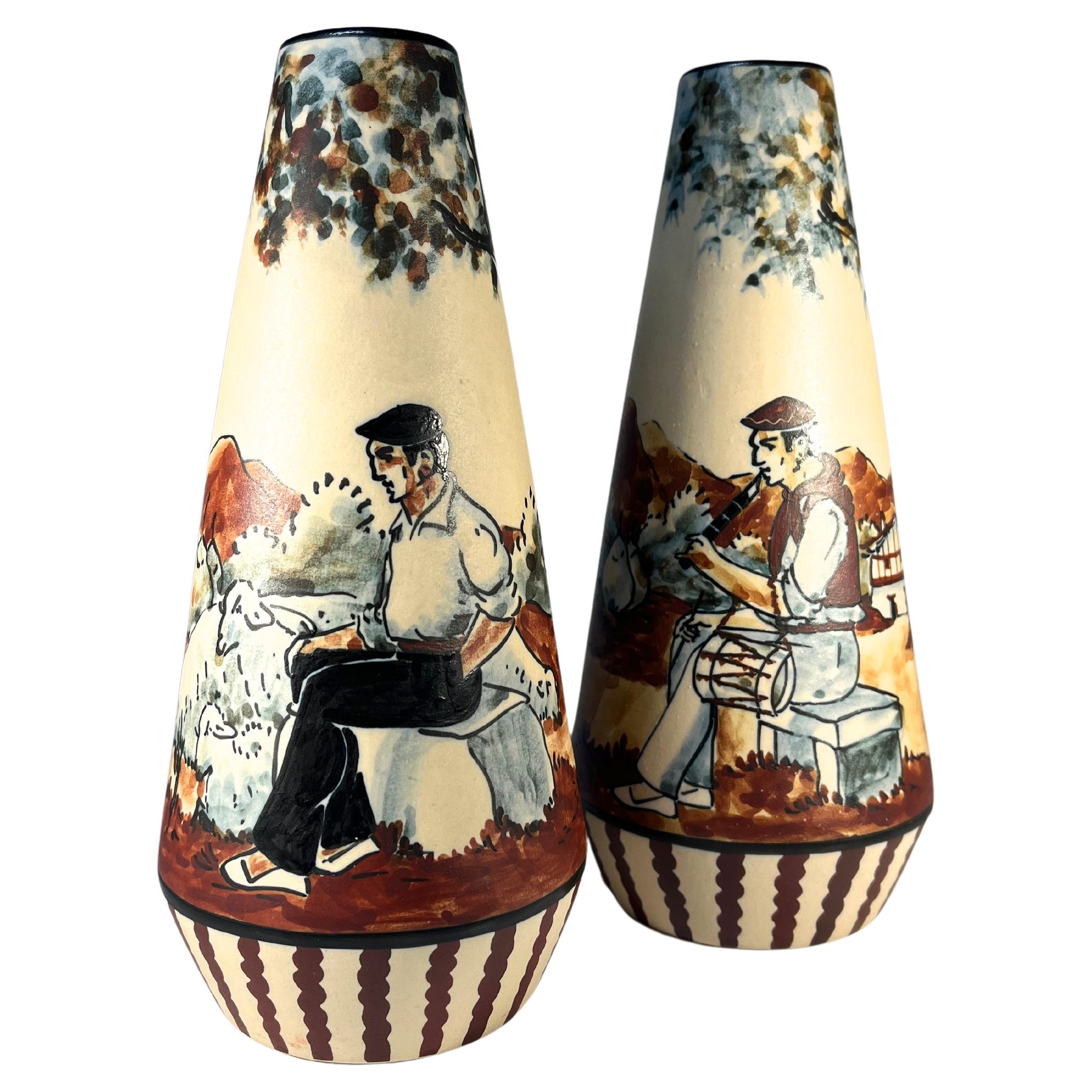 Paire de vases avec musicien et berger basque, Anne-Marie Grillard, Ciboure, France en vente